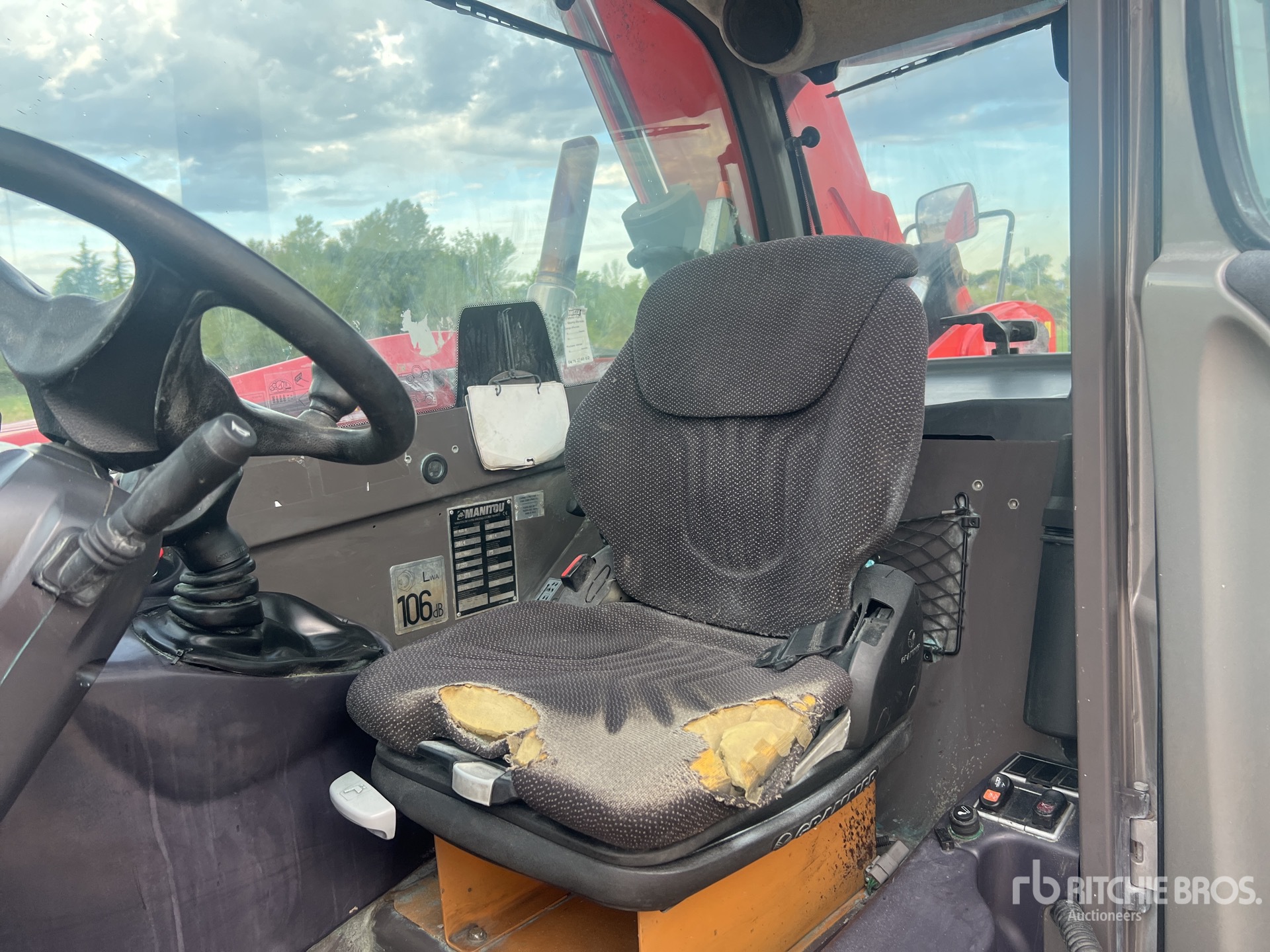 2014 Manitou MT835