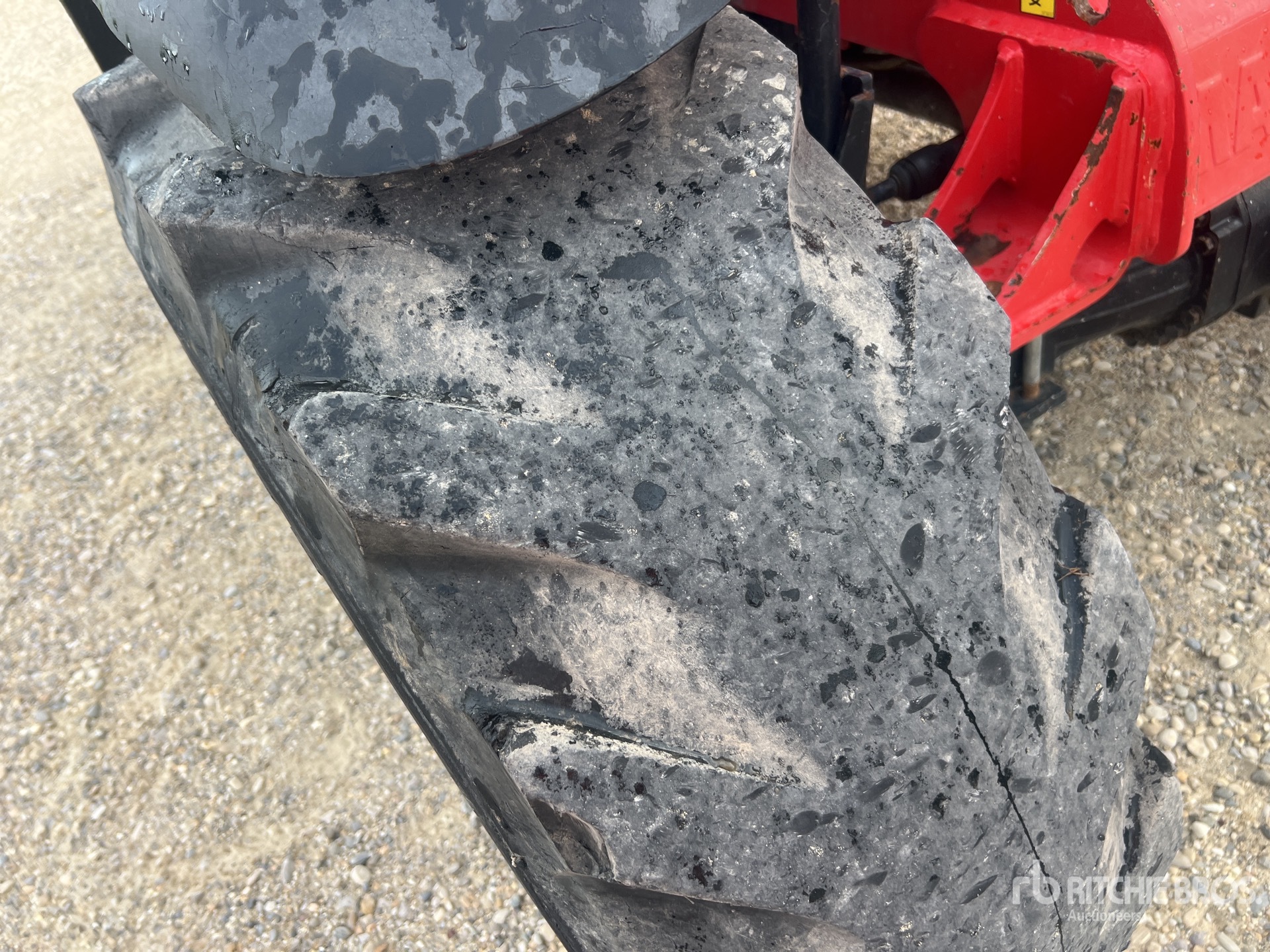 2014 Manitou MT835