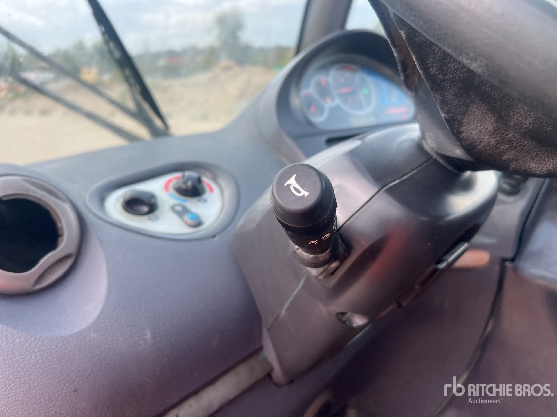 2014 Manitou MT835