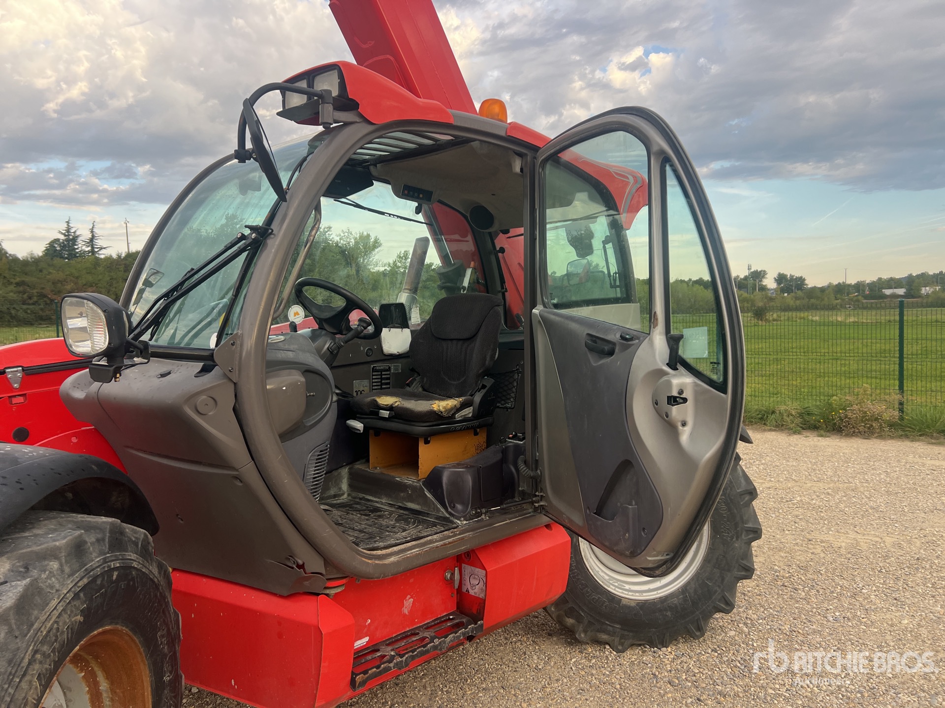 2014 Manitou MT835