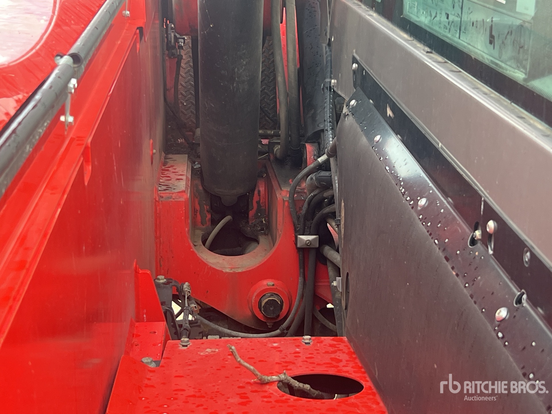 2014 Manitou MT835