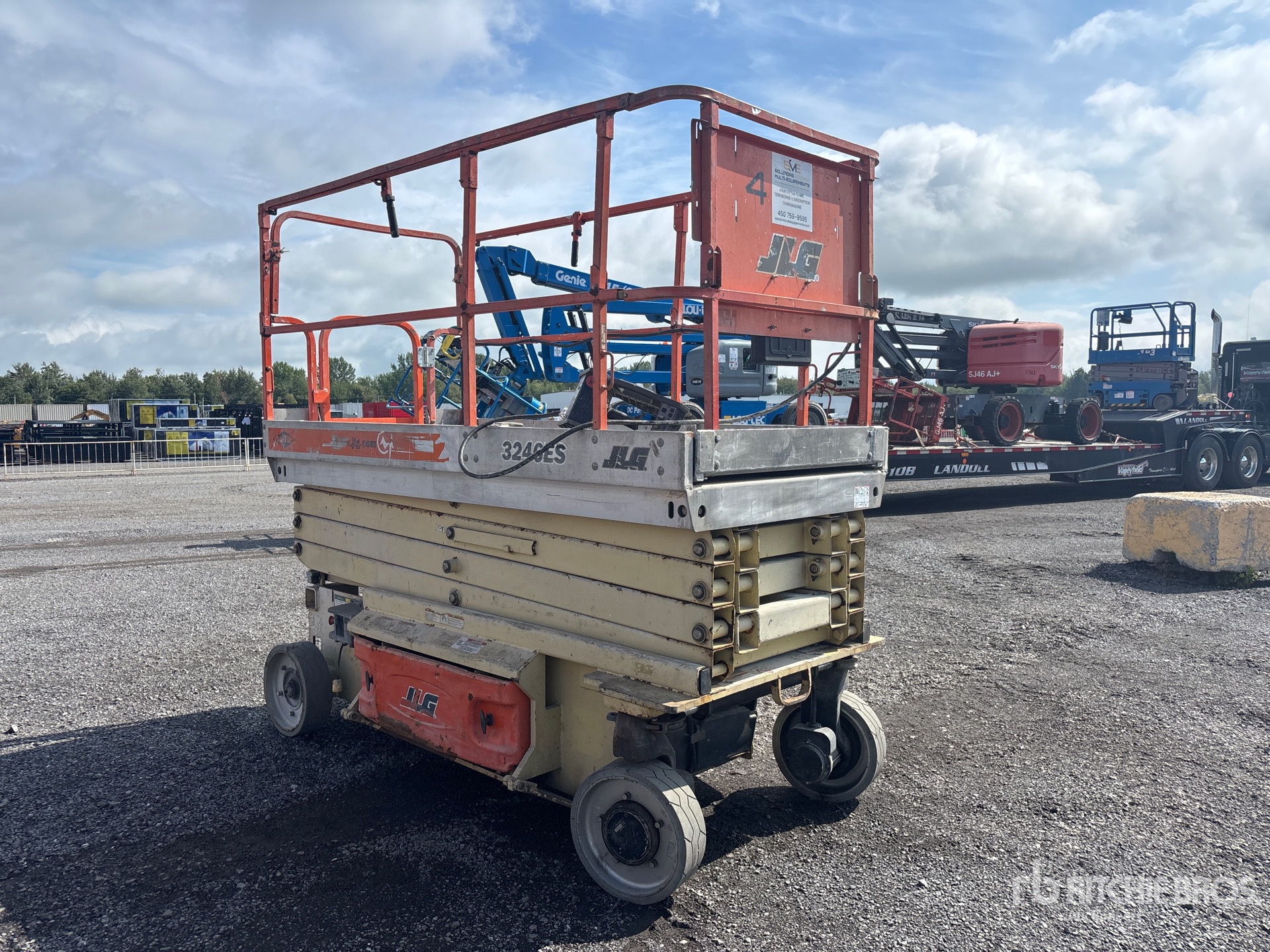 2006 JLG 3246ES