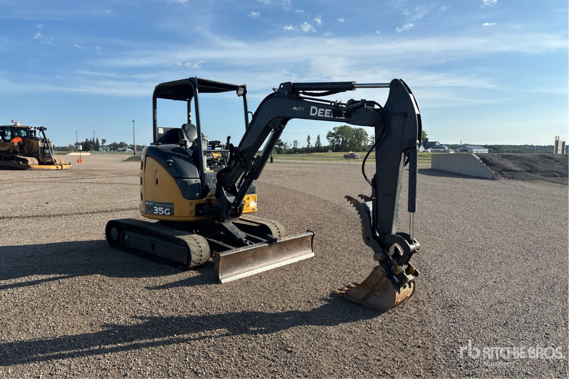 2016 John Deere 35G