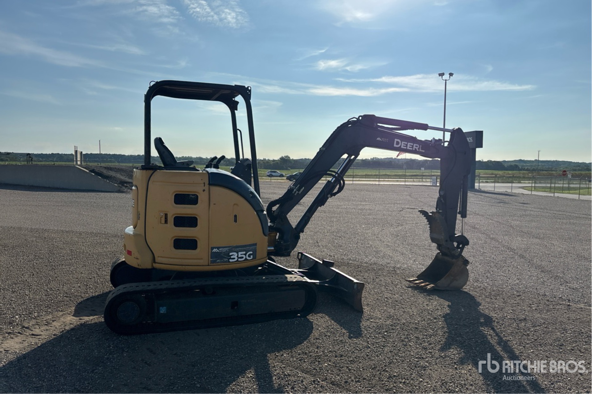 2016 John Deere 35G