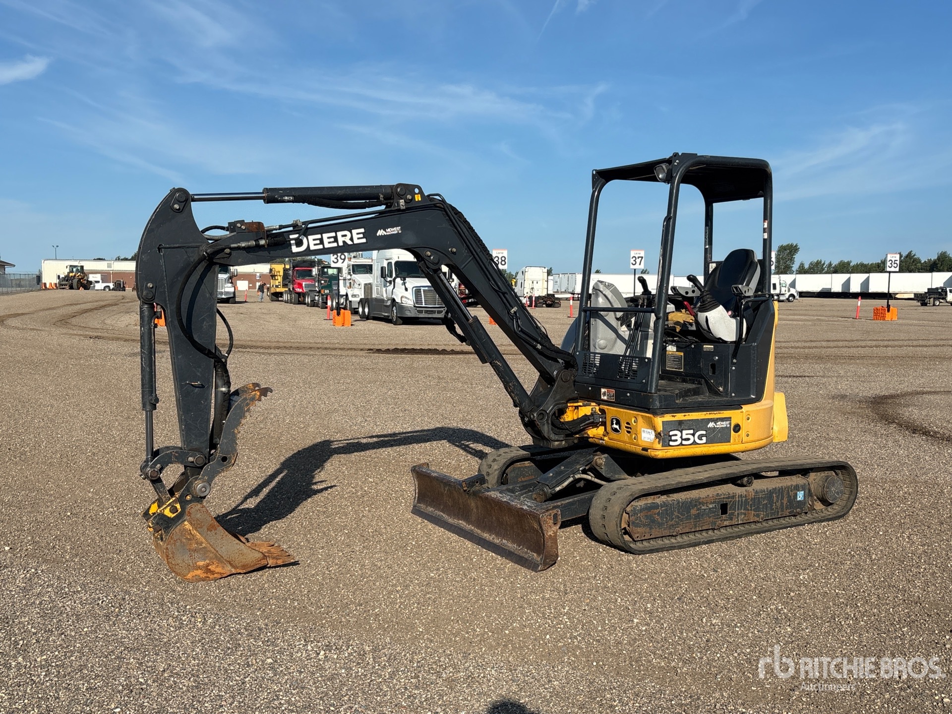 Photo of 2016 John Deere 35G