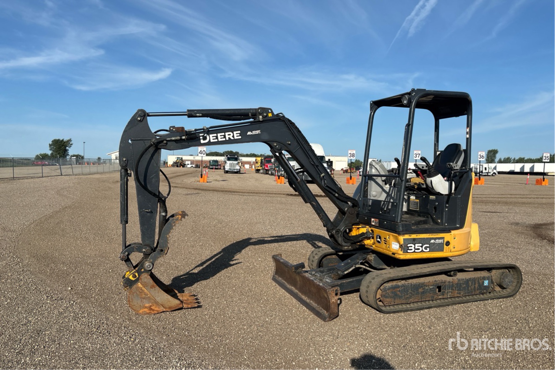 2016 John Deere 35G