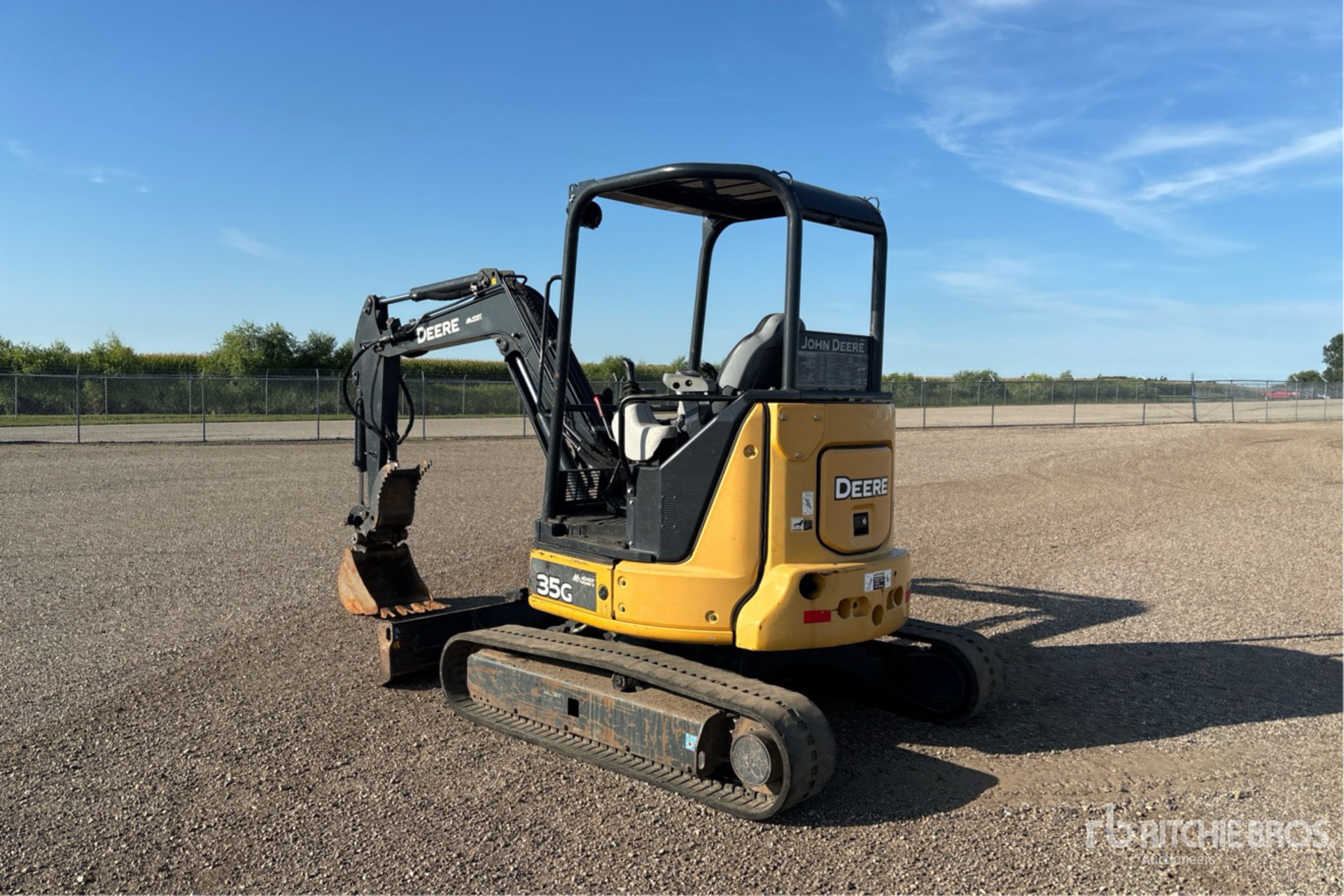 2016 John Deere 35G