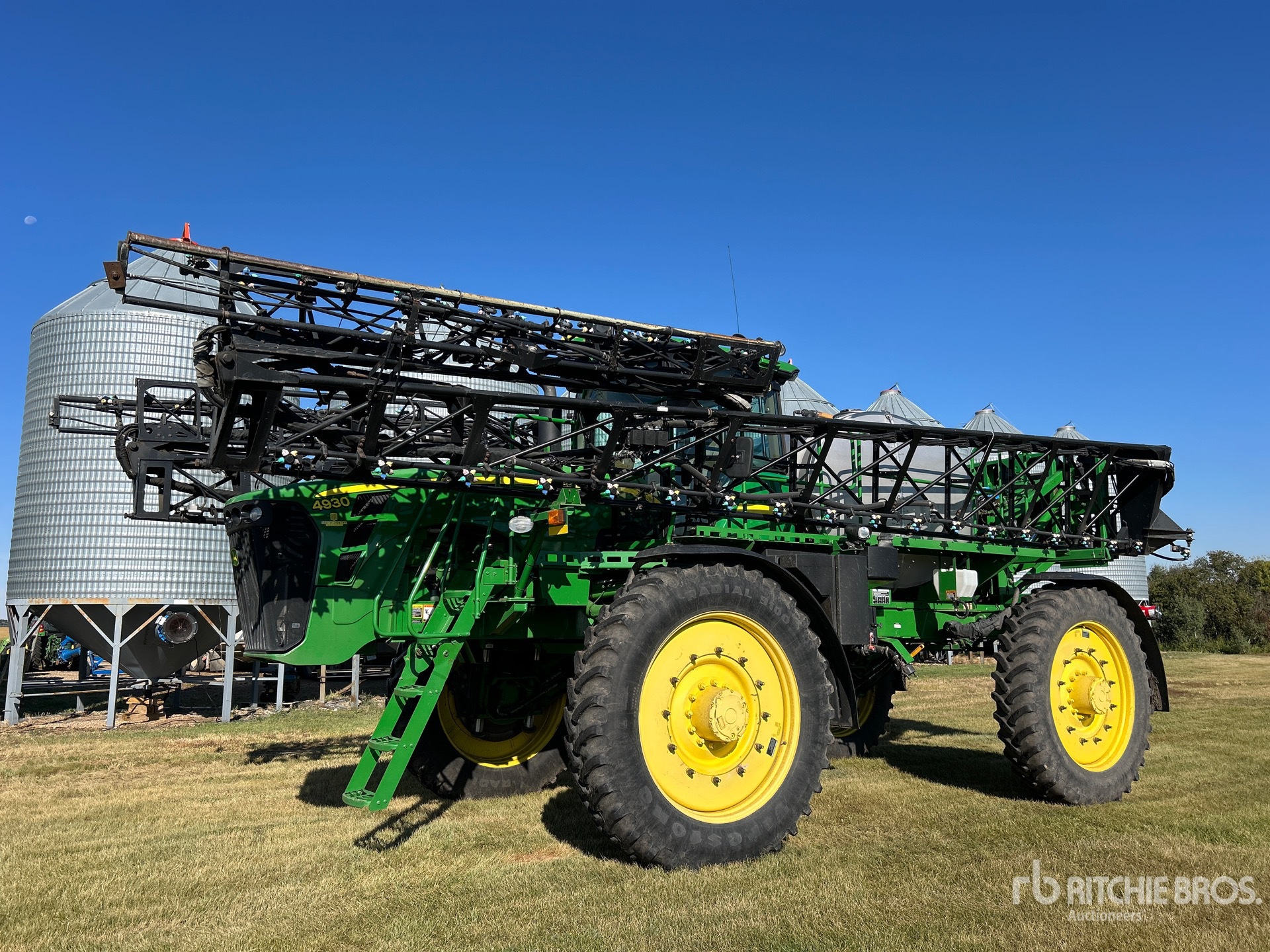 Photo of John Deere 4930