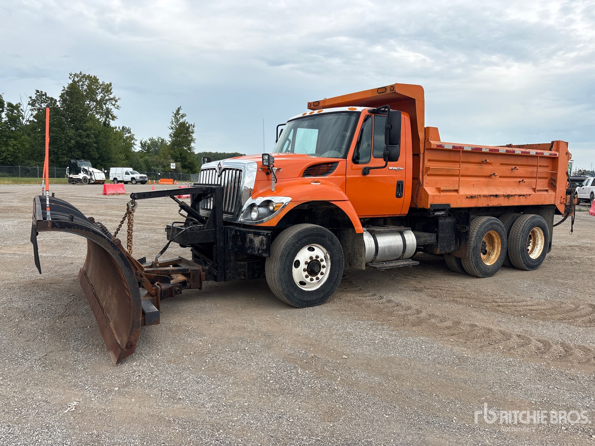 Photo of 2013 International 7400