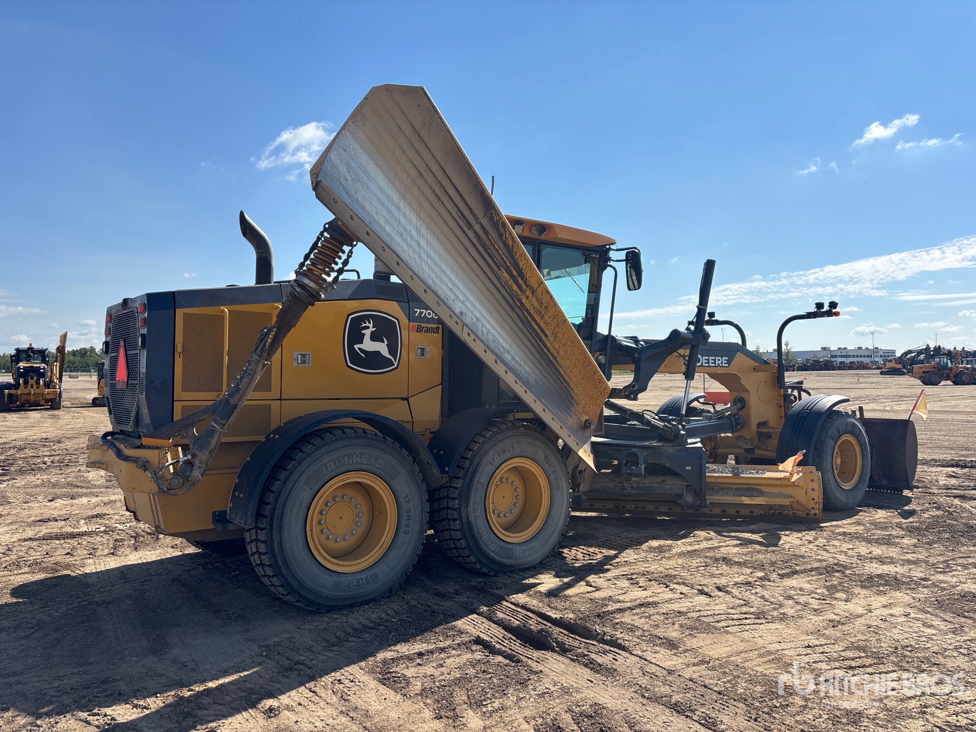 2021 John Deere 770G