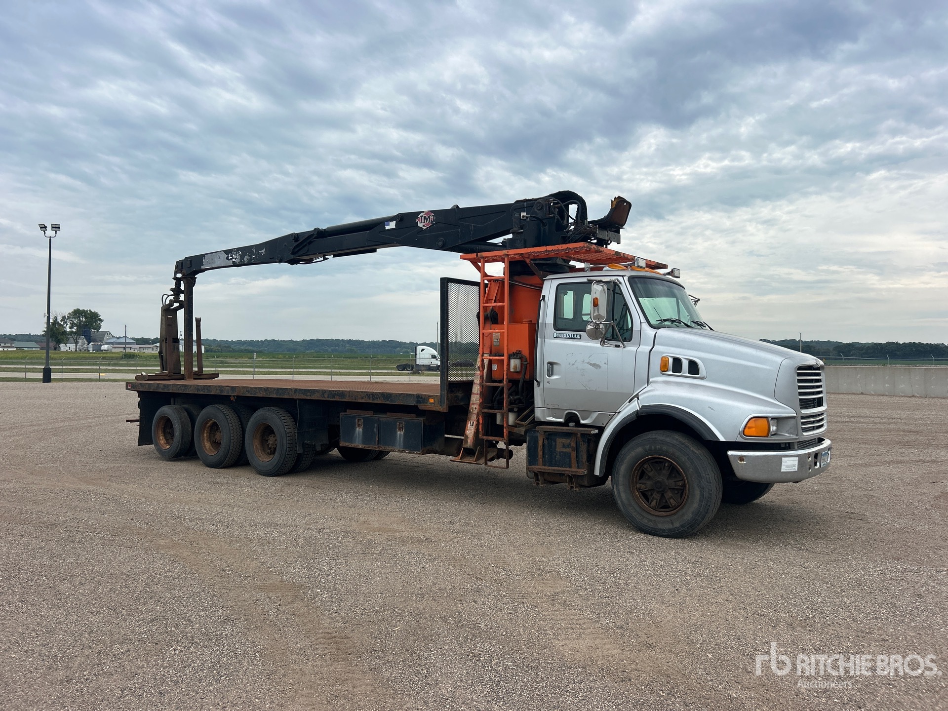 1998 Ford LT9513