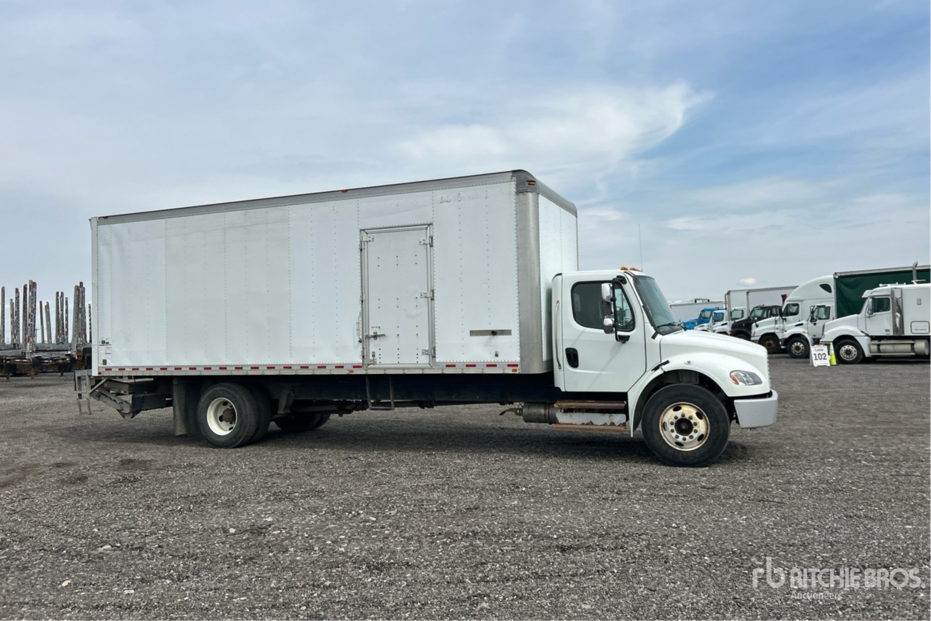 2019 Freightliner M2106