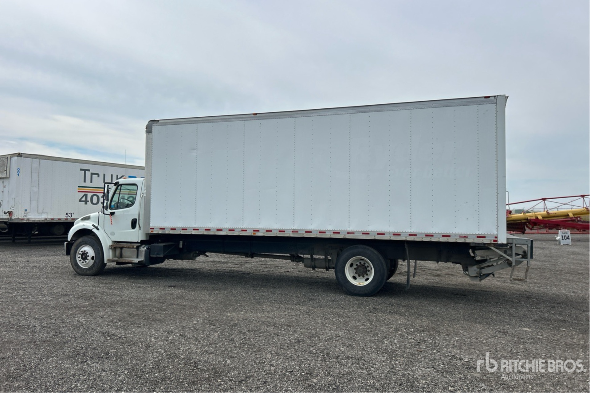 2019 Freightliner M2106