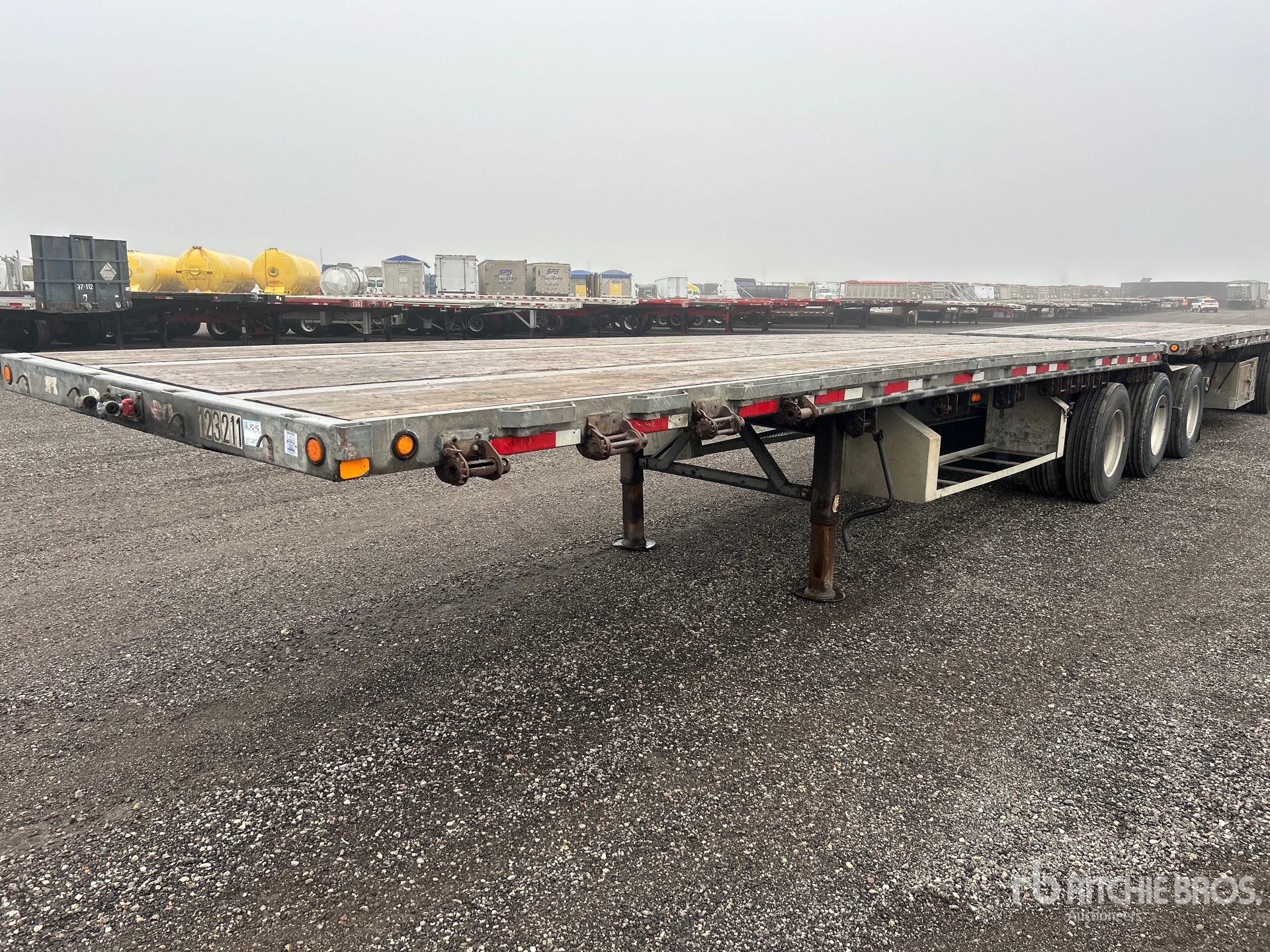 2014 Doepker 28 ft Super B-Train Lead