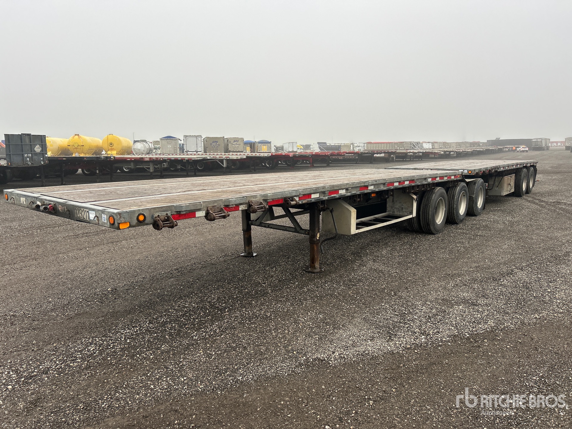 2014 Doepker 28 ft Super B-Train Lead