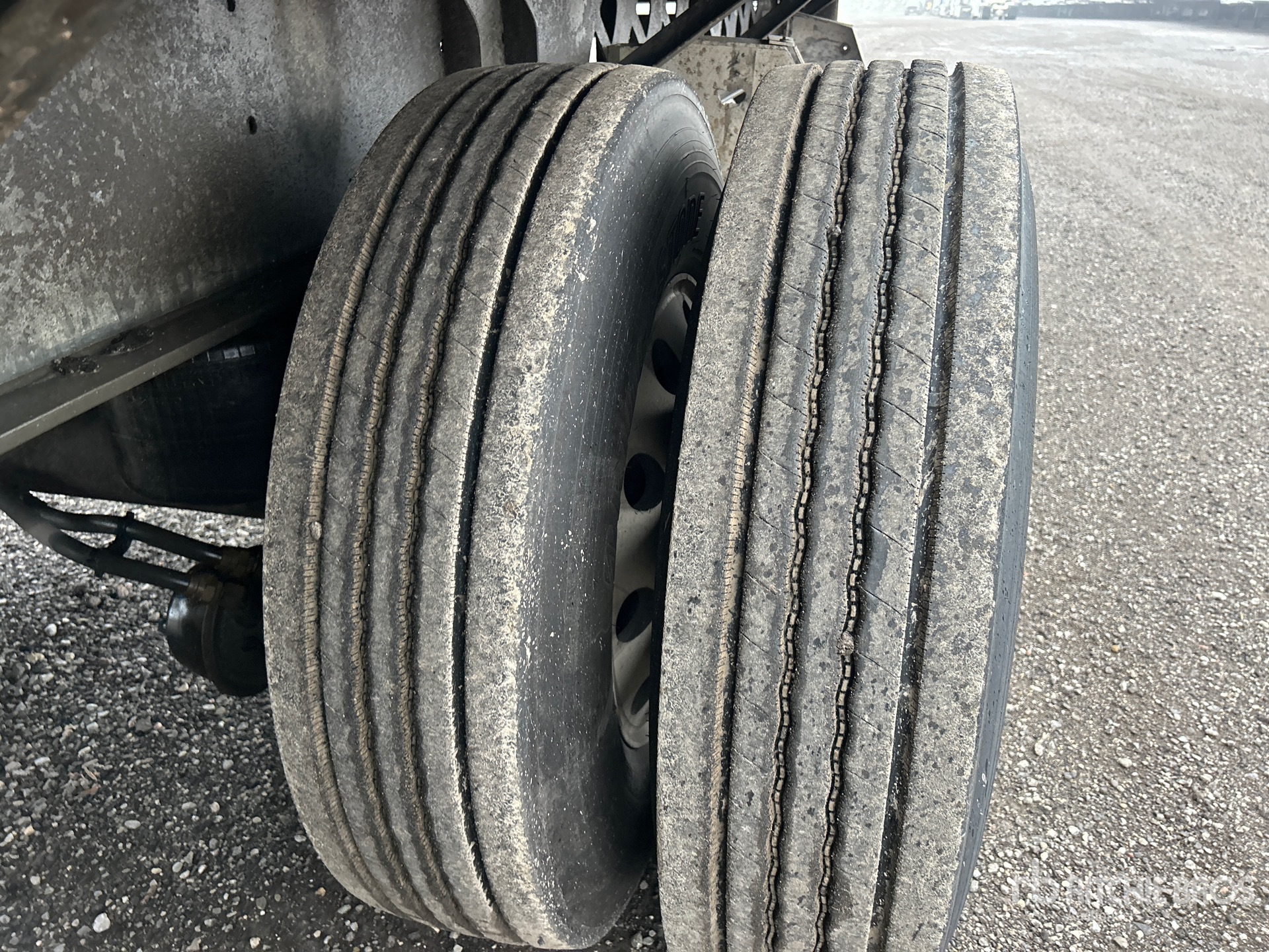 2014 Doepker 28 ft Super B-Train Lead