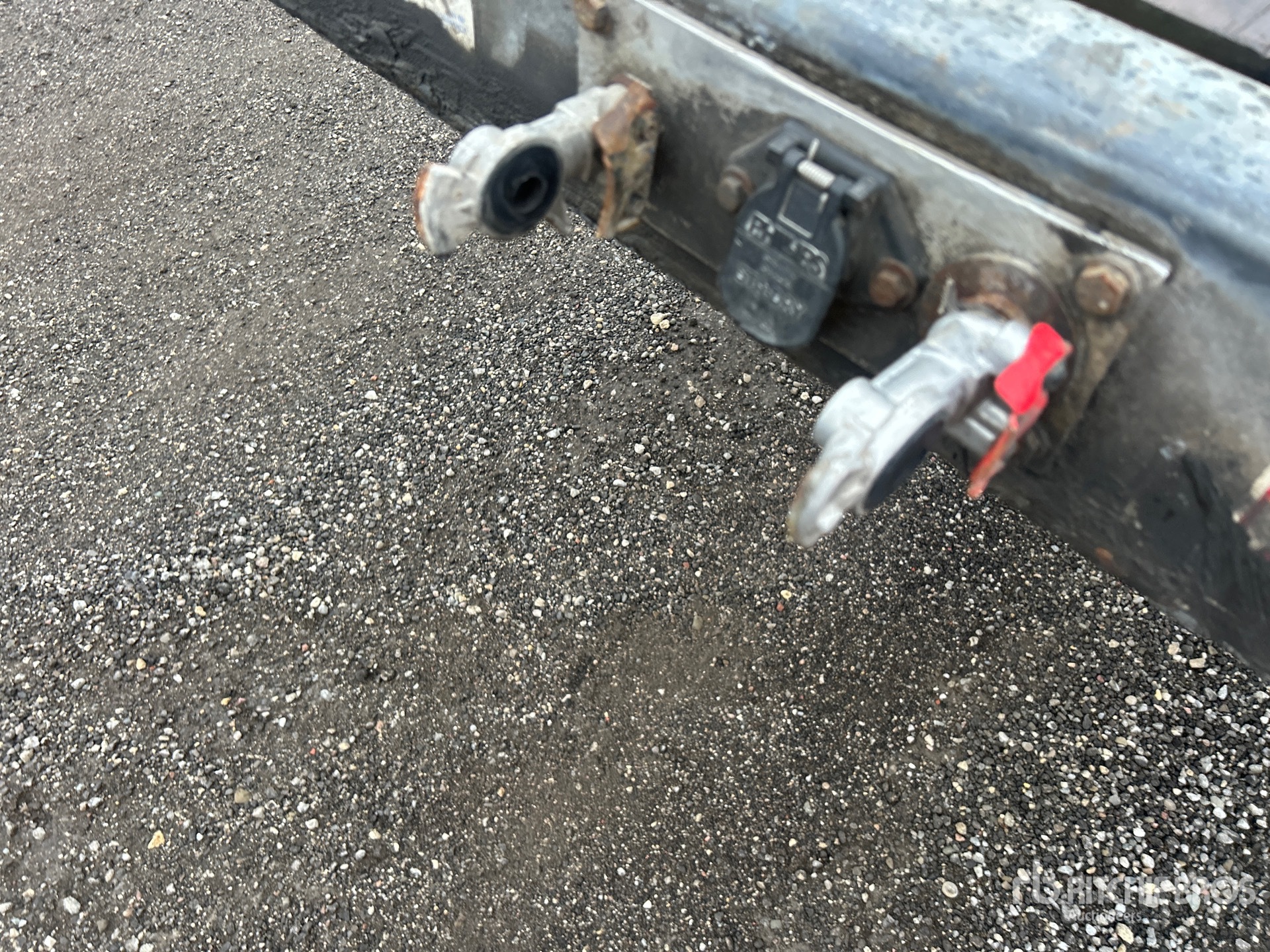 2014 Doepker 28 ft Super B-Train Lead