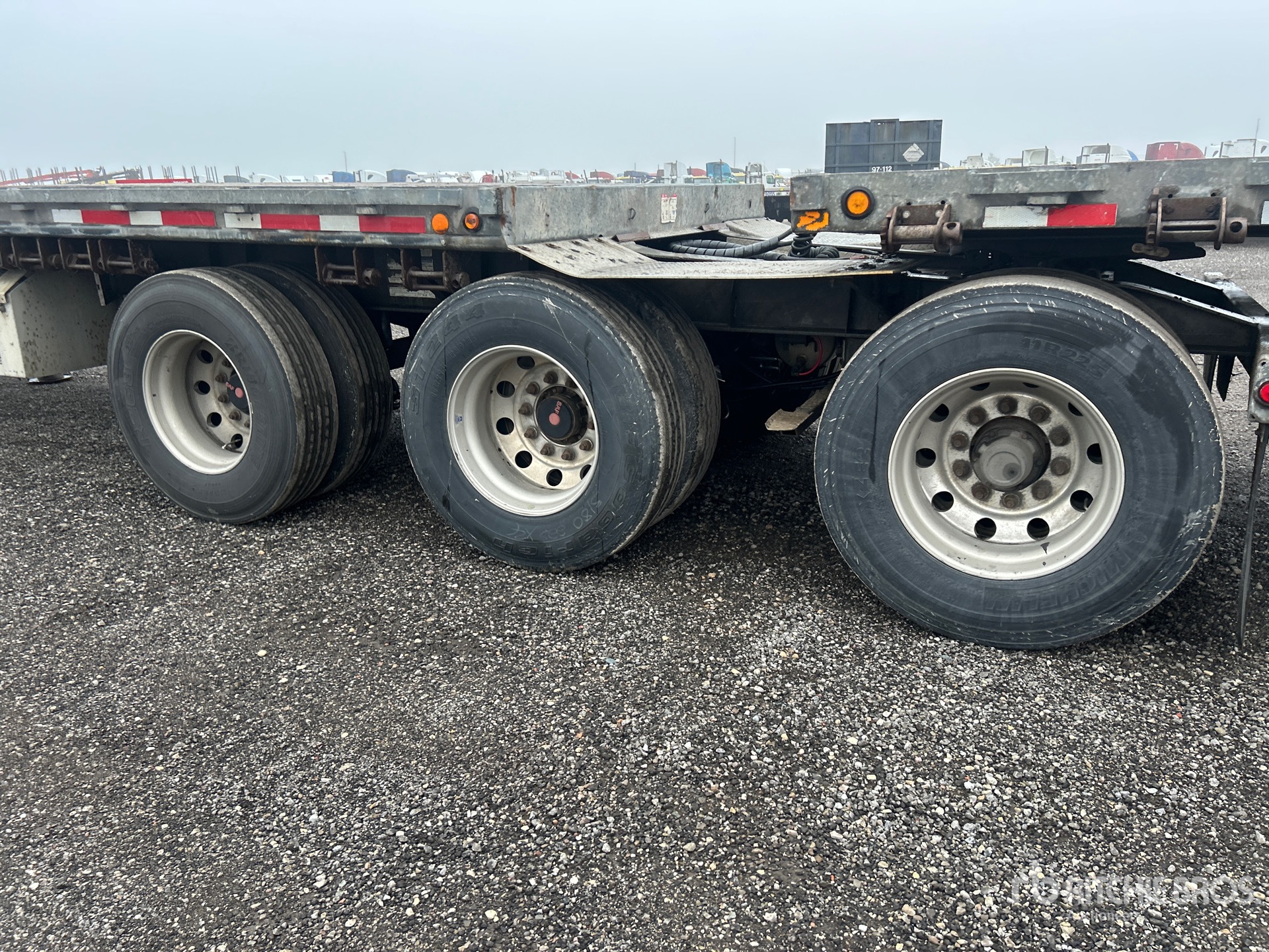 2014 Doepker 28 ft Super B-Train Lead