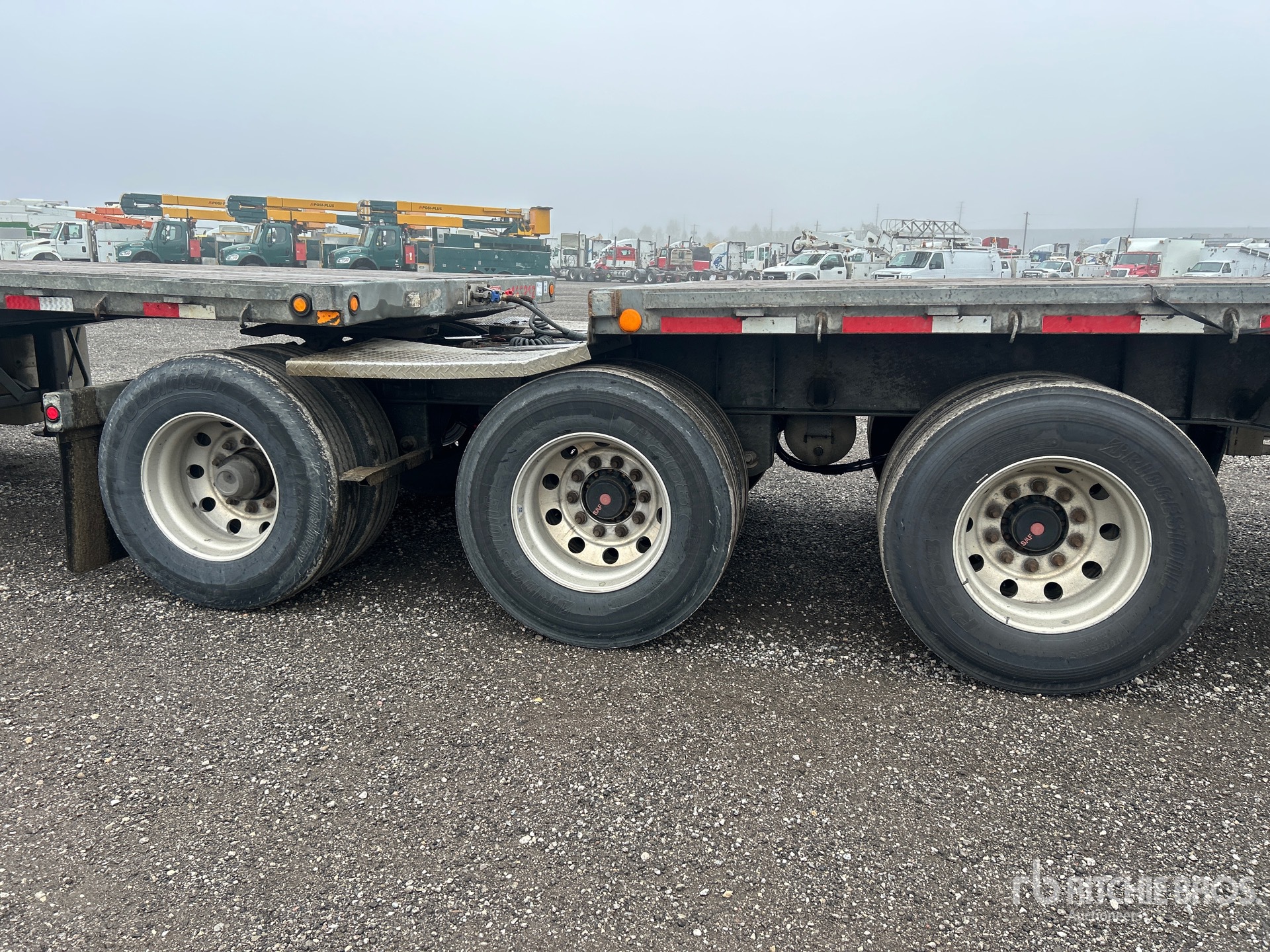 2014 Doepker 28 ft Super B-Train Lead