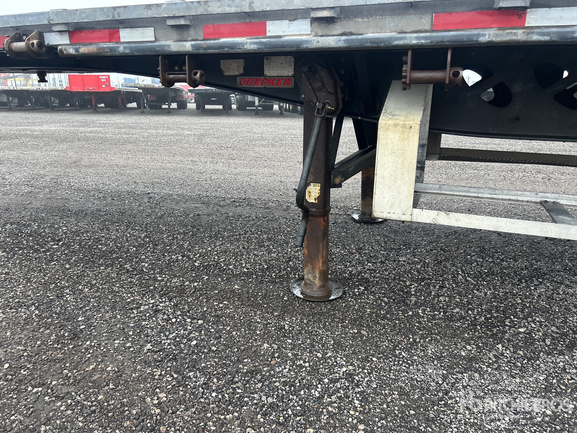 2014 Doepker 28 ft Super B-Train Lead