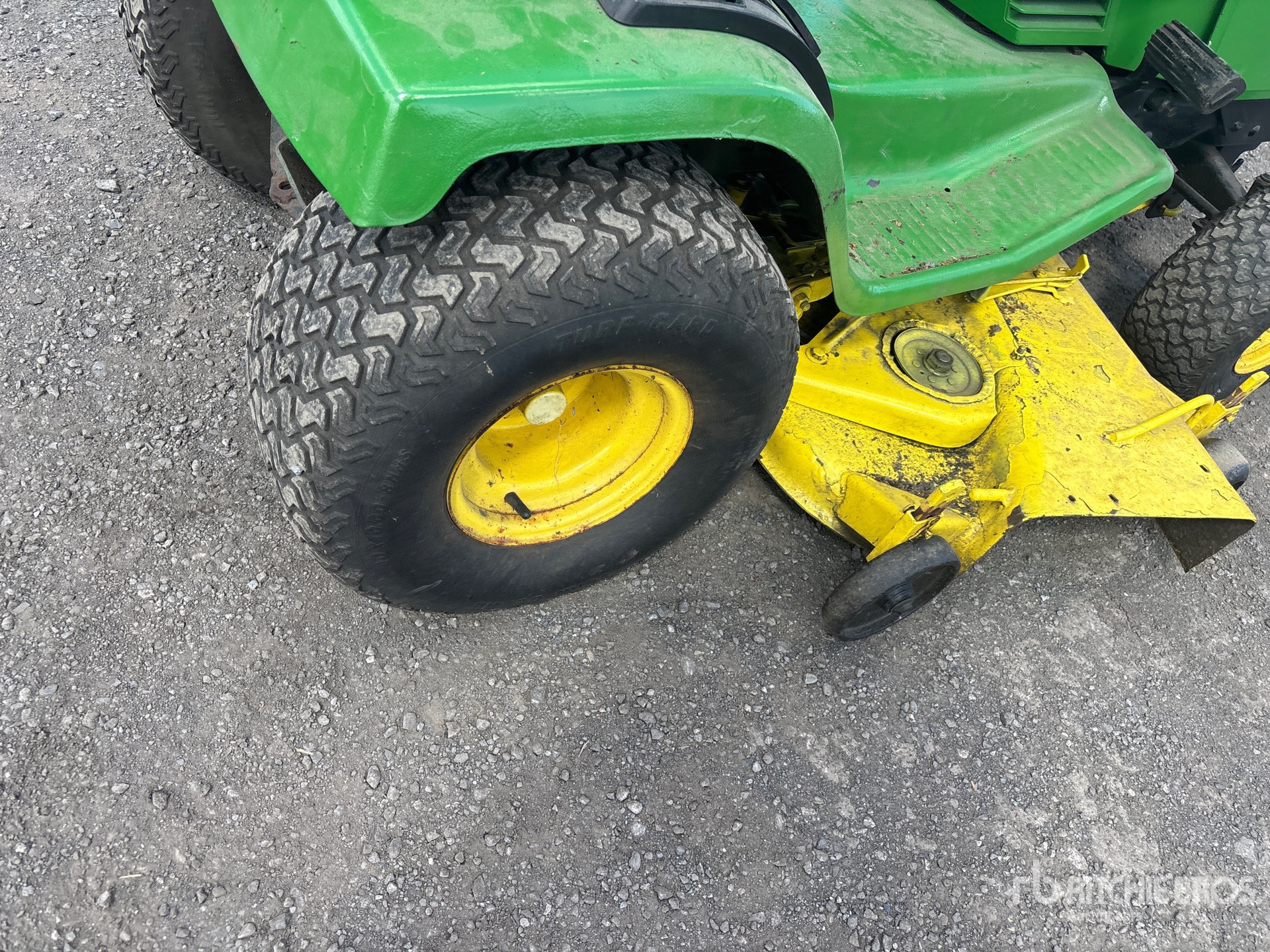 John Deere 235