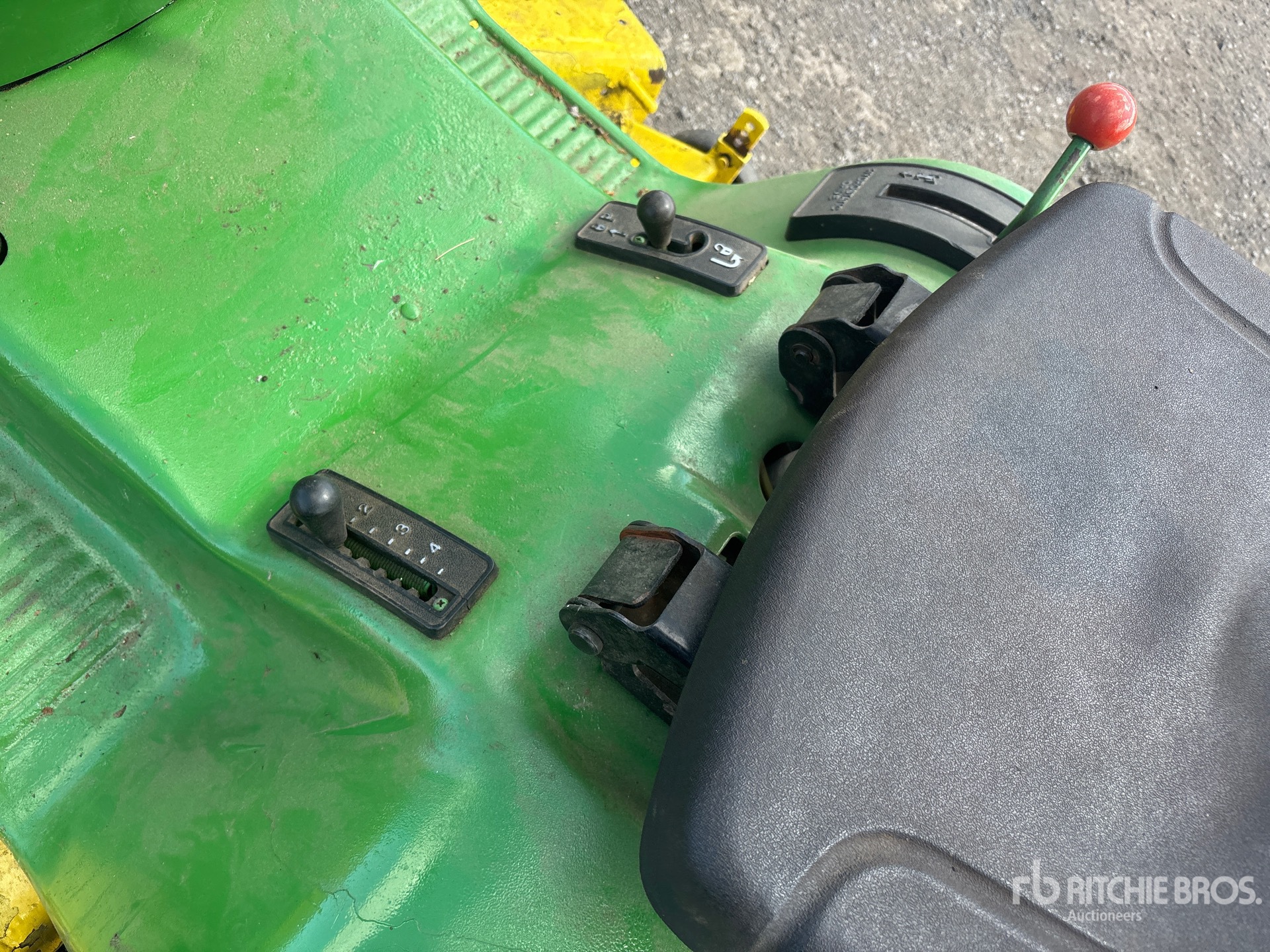 John Deere 235
