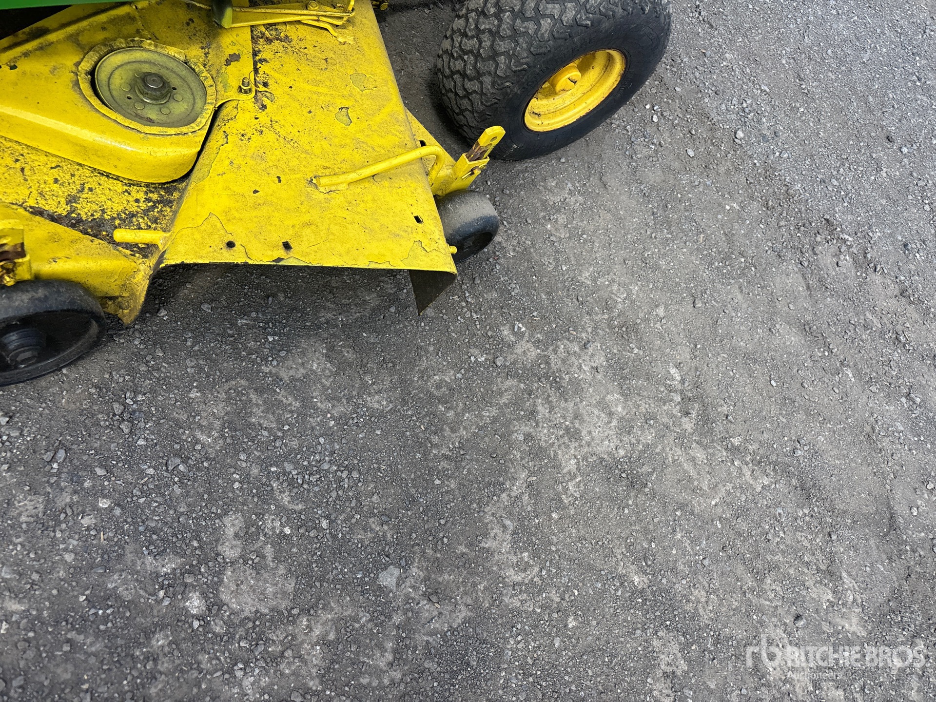 John Deere 235