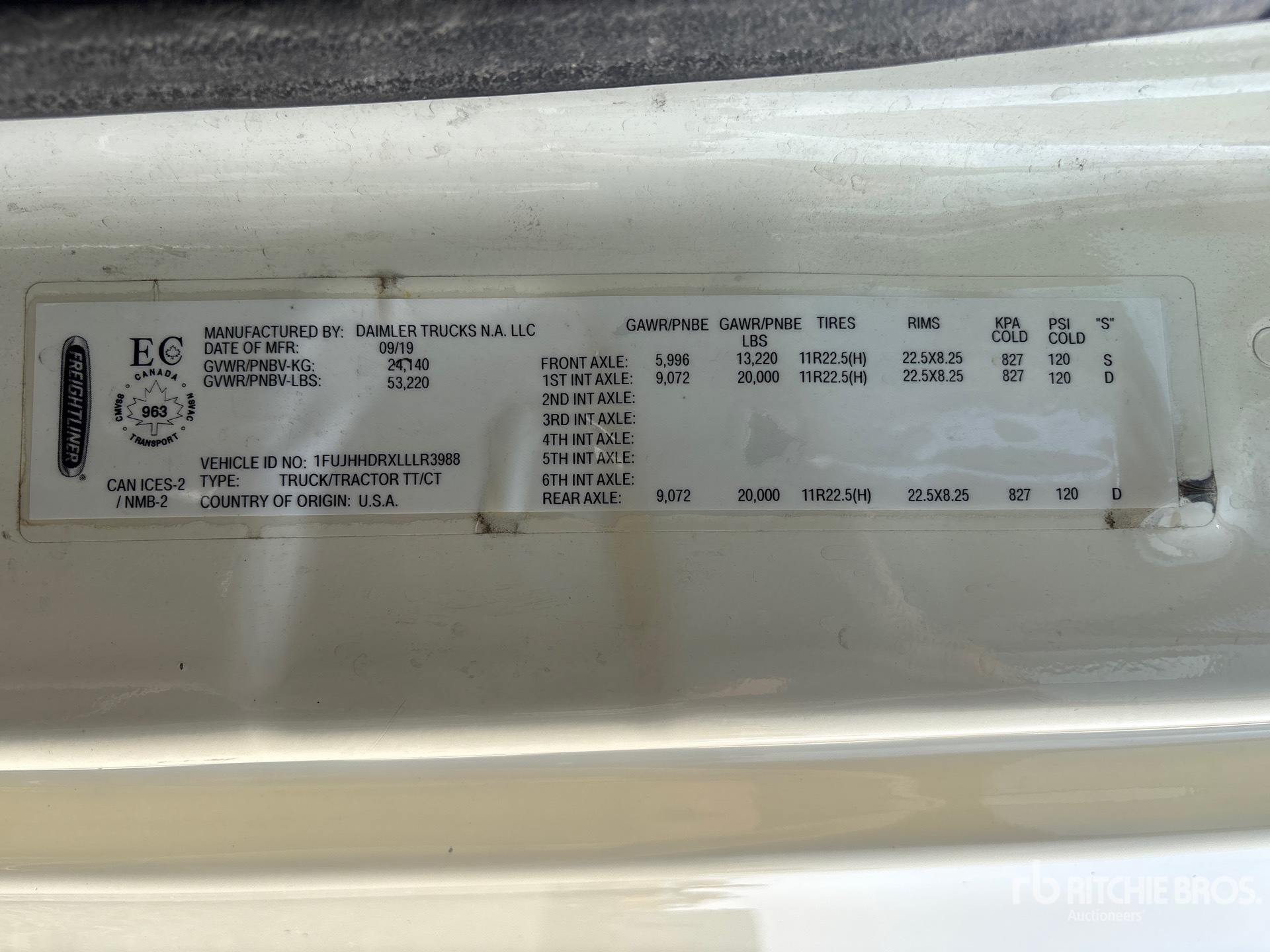 2020 Freightliner CASCADIA 126