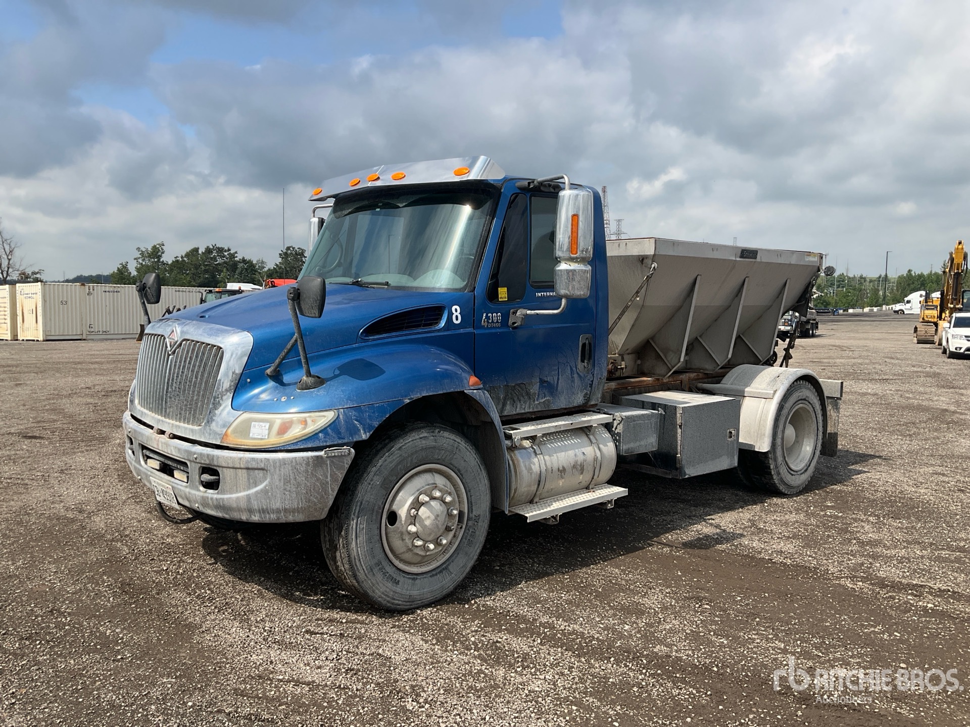Photo of 2007 International 4300 SBA
