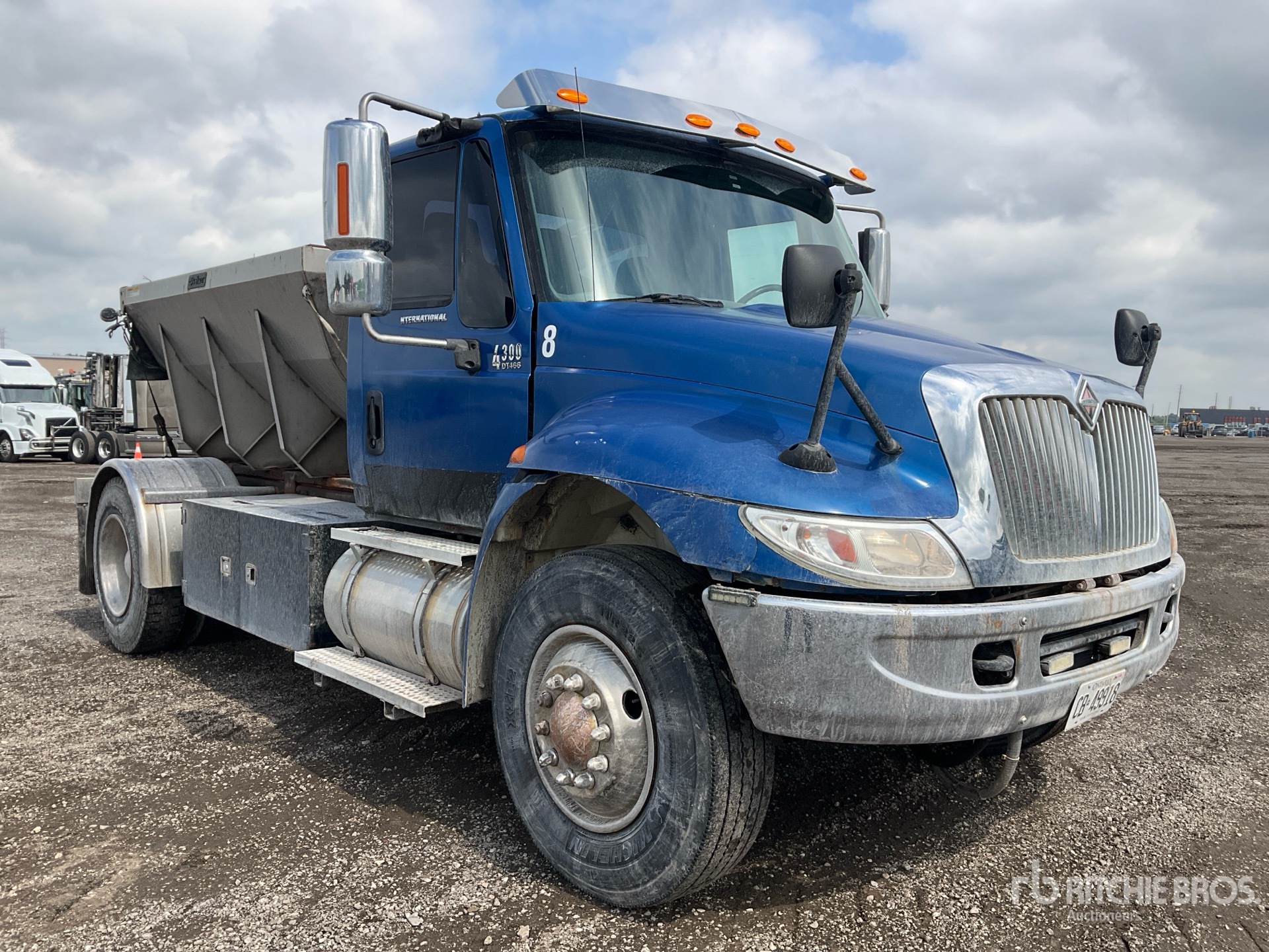 2007 International 4300 SBA