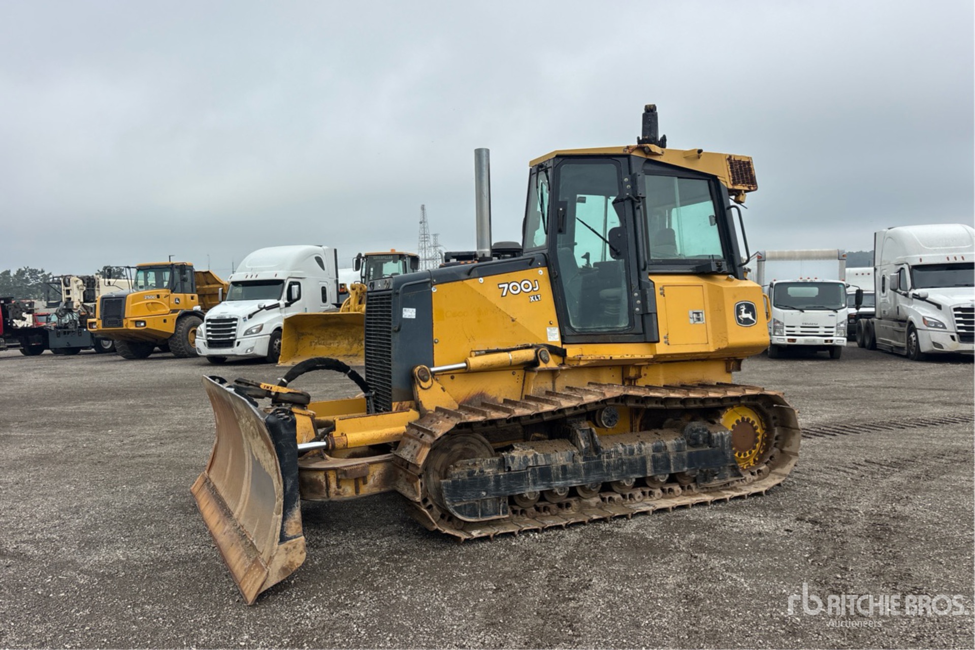 John Deere 700J XLT
