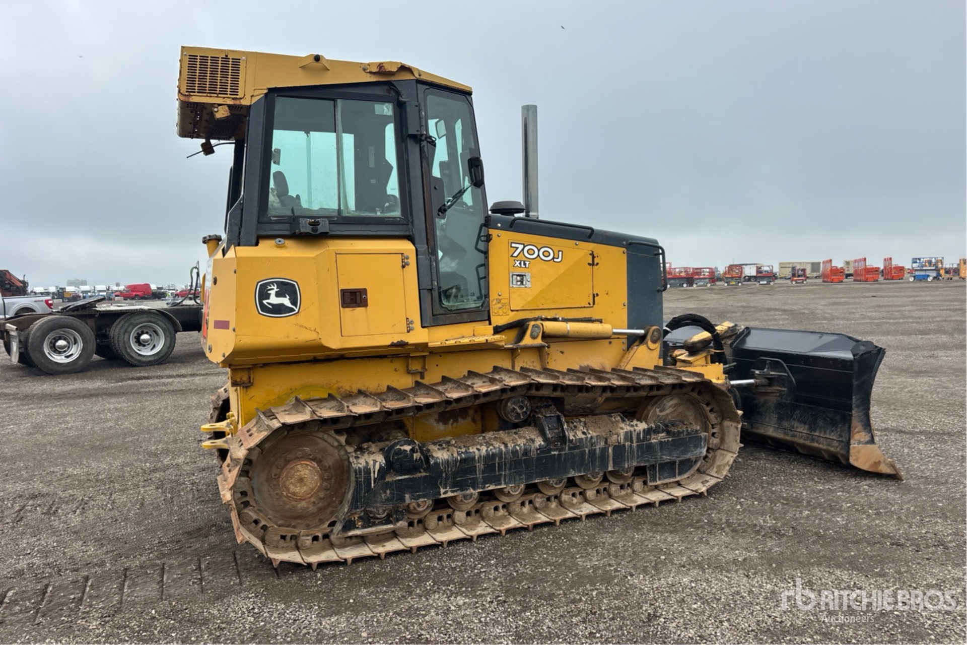 John Deere 700J XLT