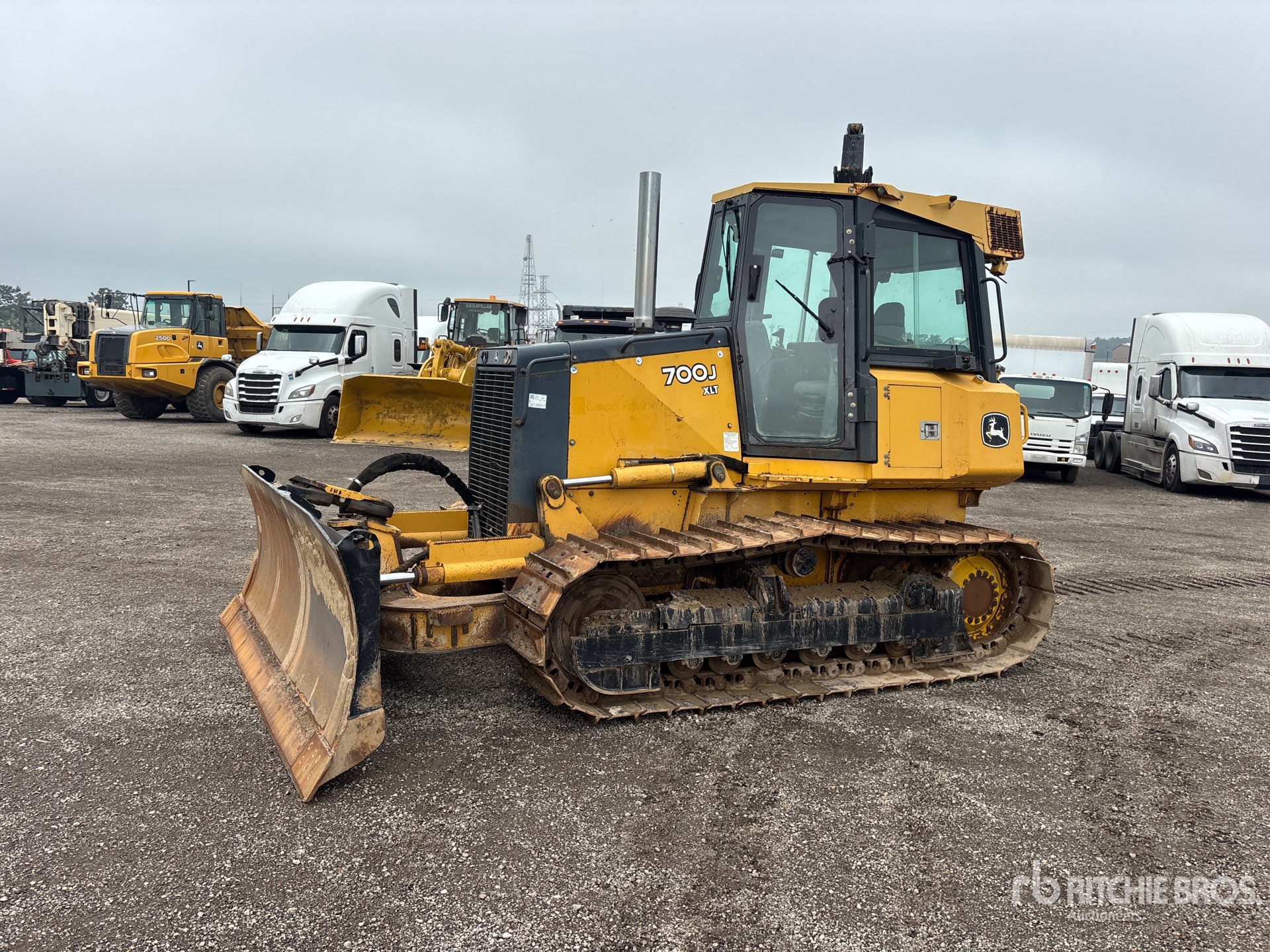 Photo of John Deere 700J XLT