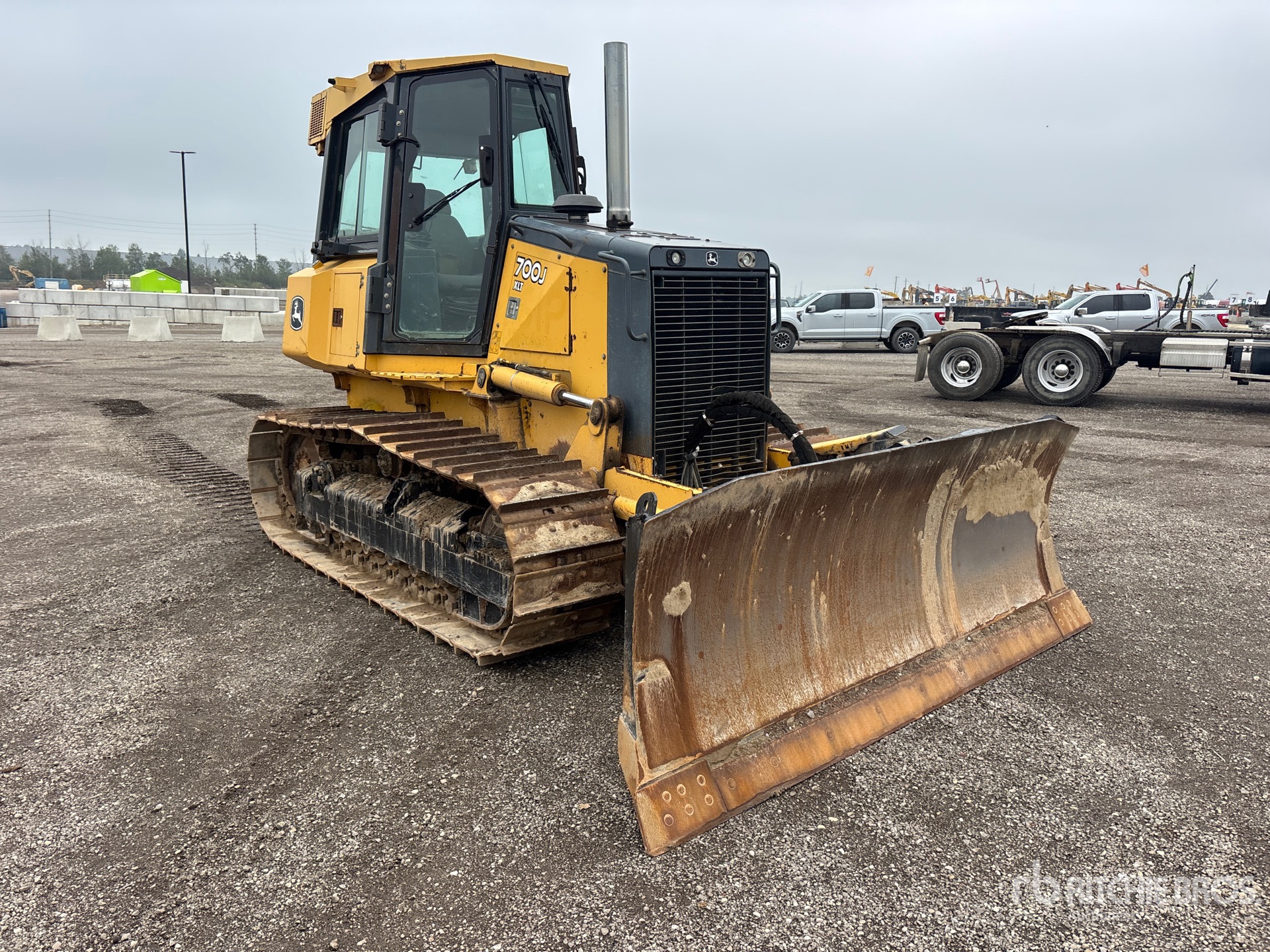 John Deere 700J XLT