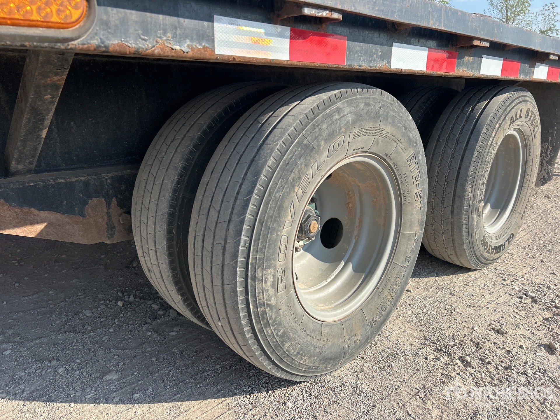 Pj Trailers 35 FT T/A GOOSENECK