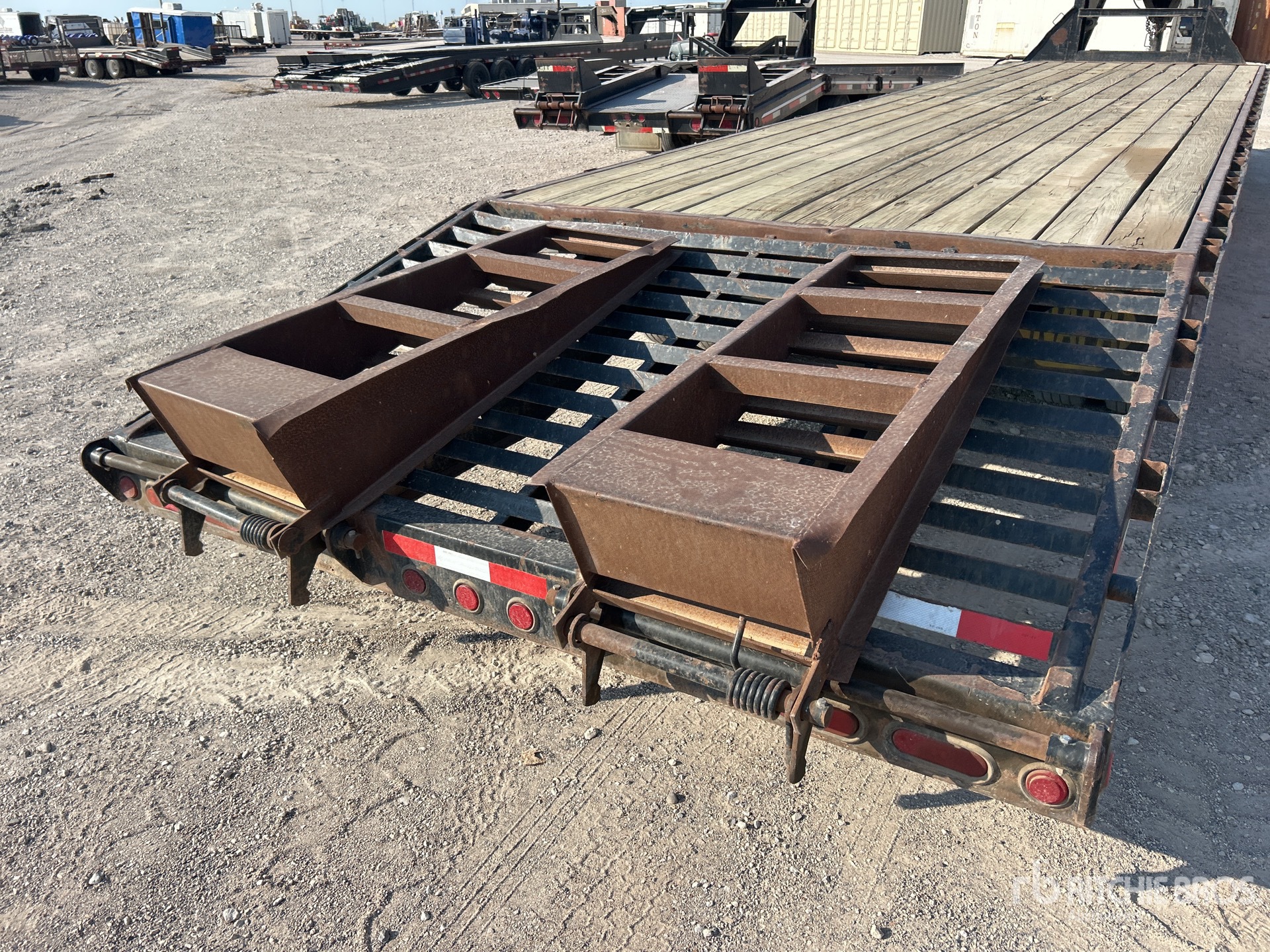 Pj Trailers 35 FT T/A GOOSENECK