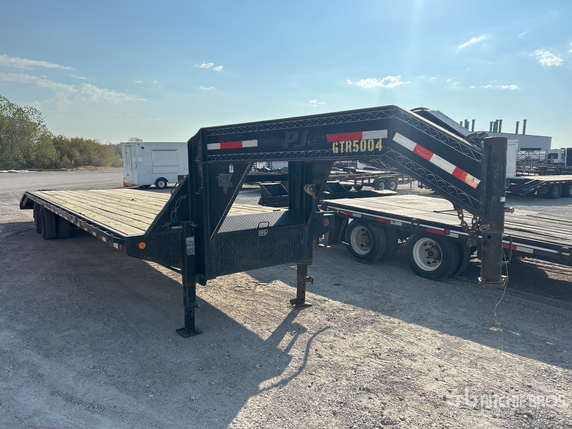Pj Trailers 35 FT T/A GOOSENECK