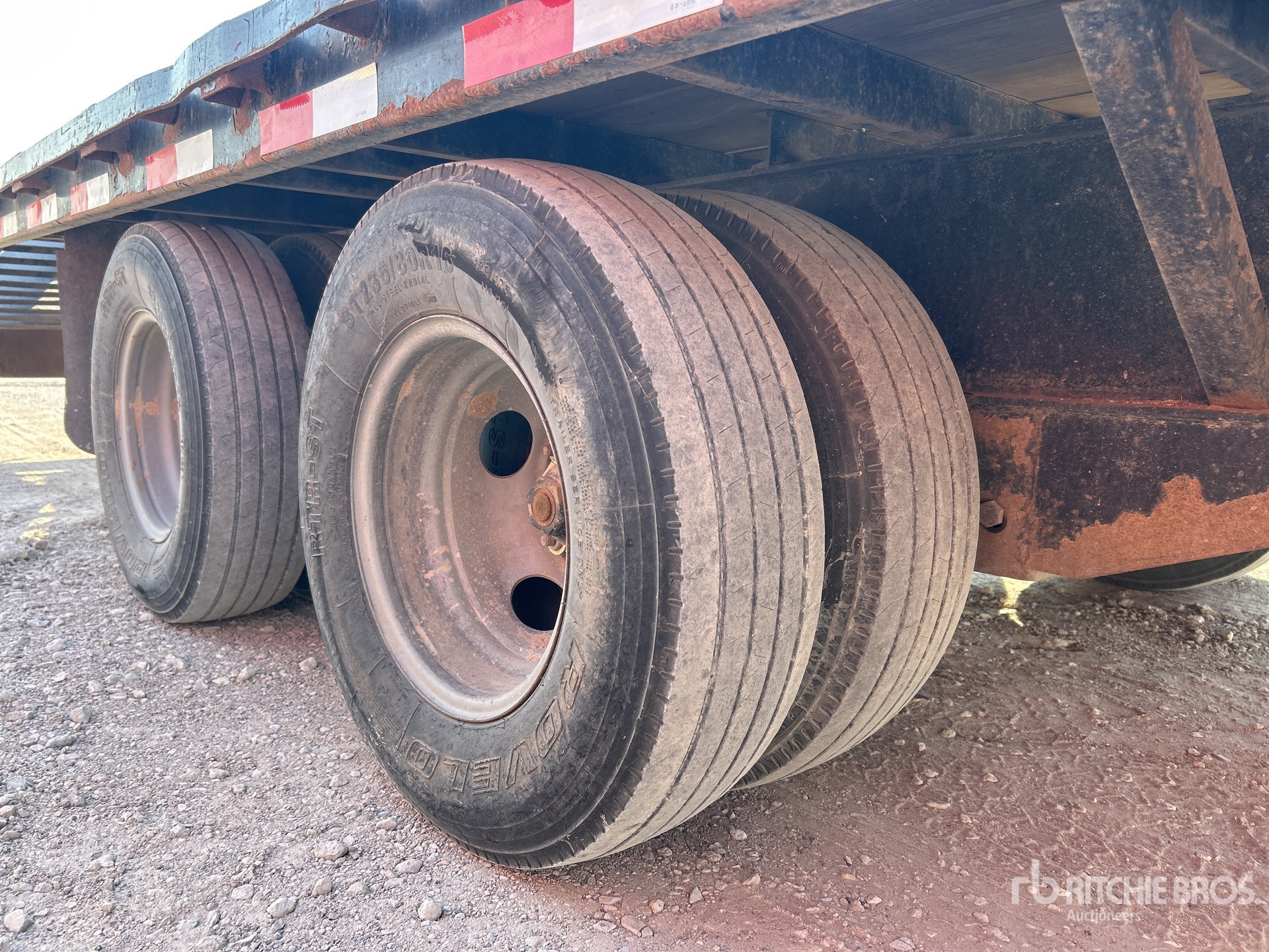Pj Trailers 35 FT T/A GOOSENECK