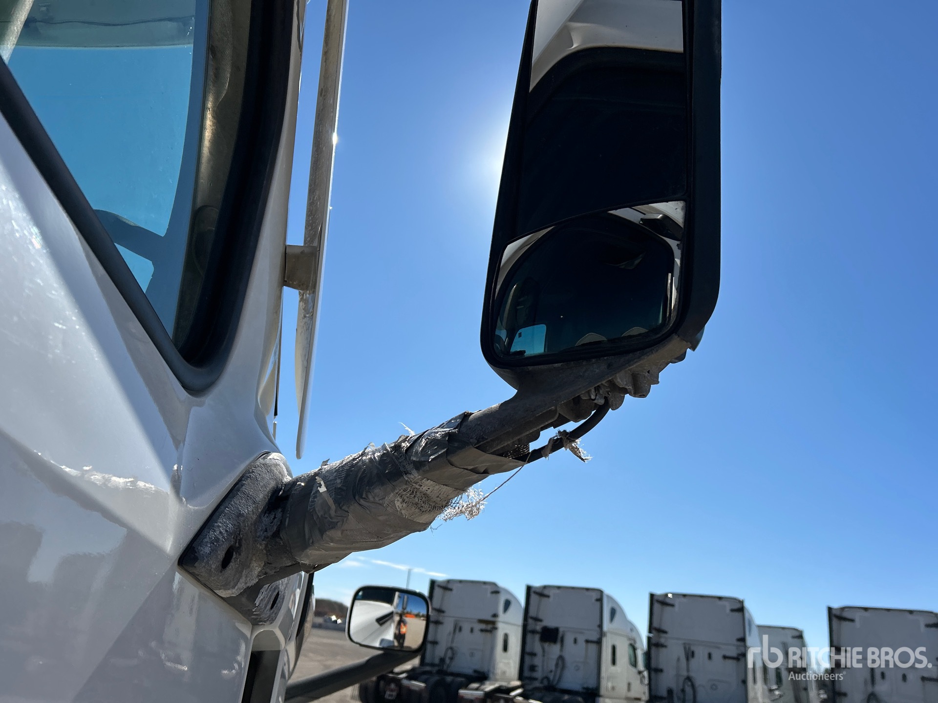 2021 Freightliner CASCADIA 126