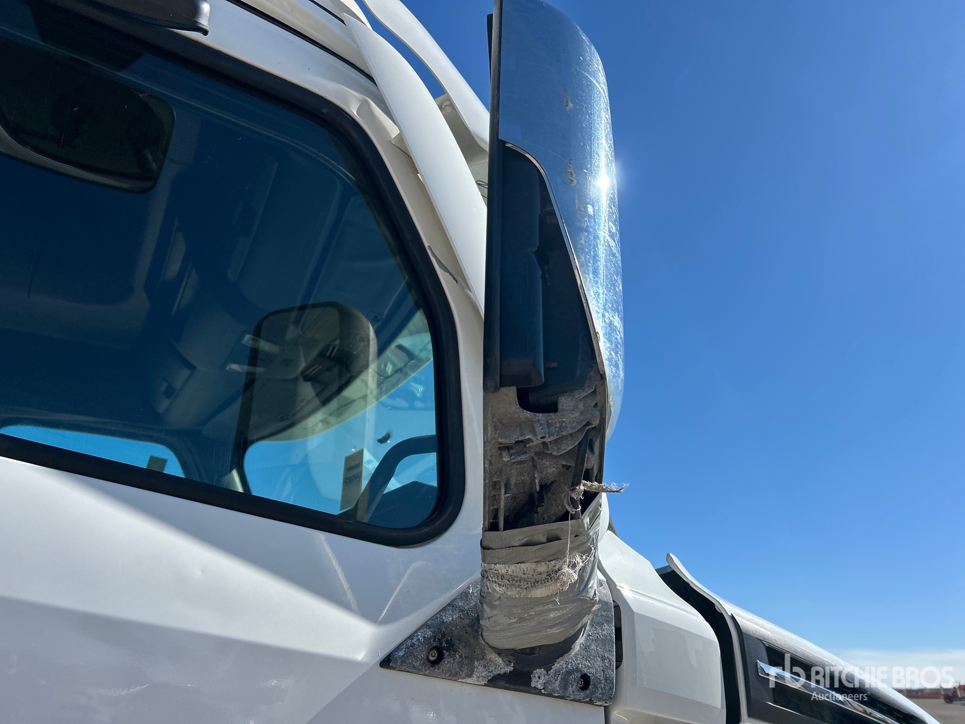 2021 Freightliner CASCADIA 126