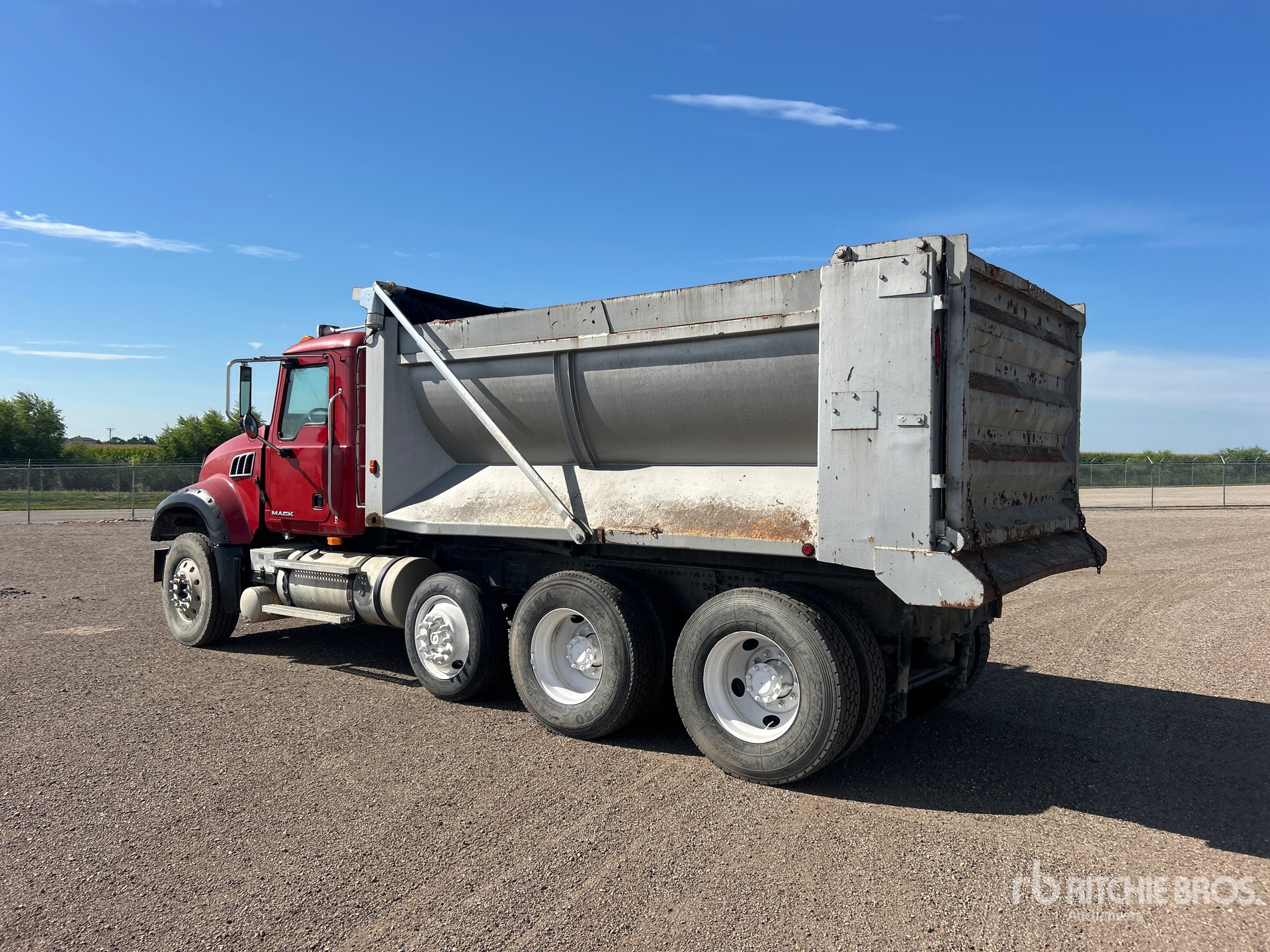 2008 Mack GU713
