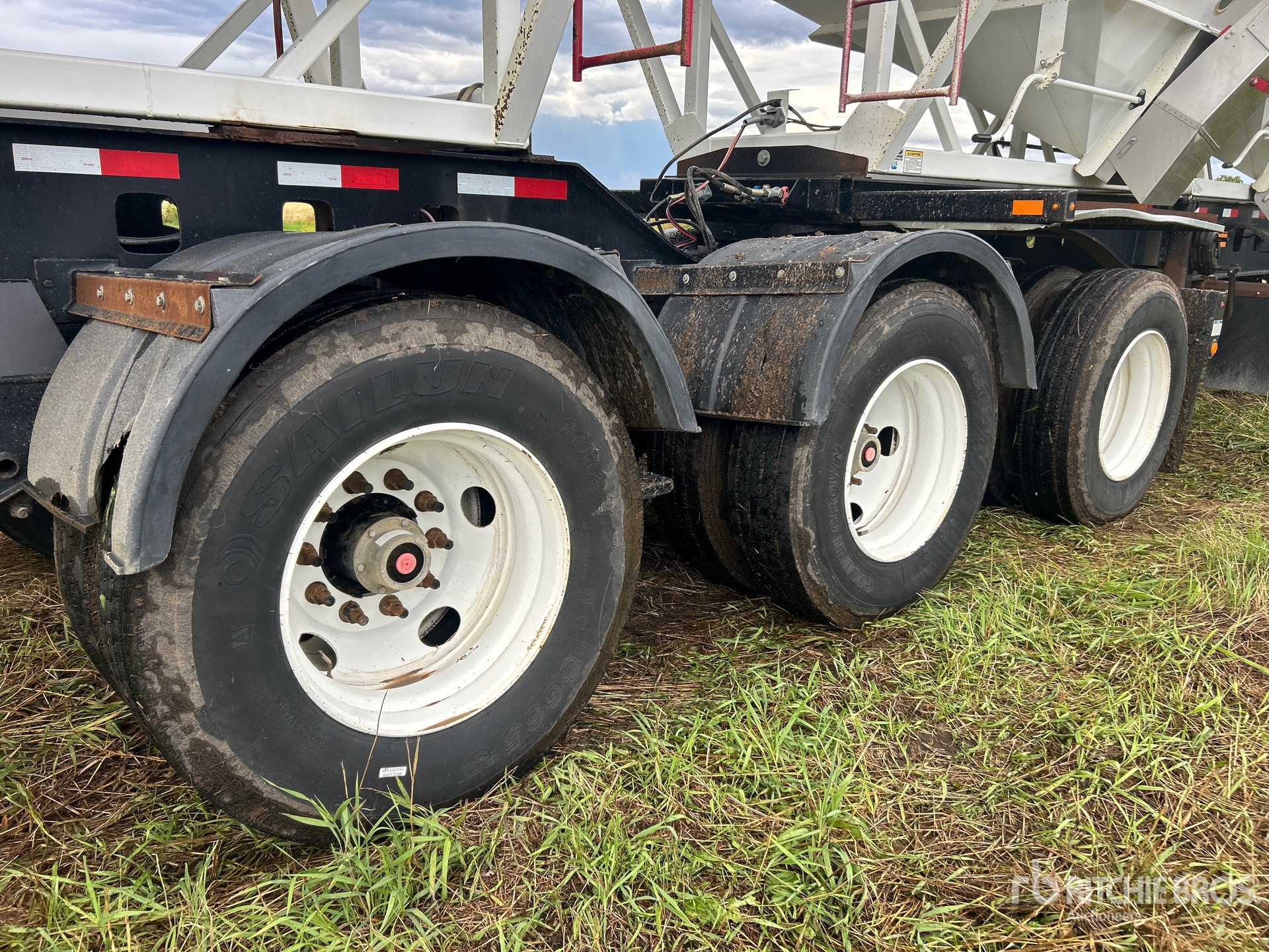 Haul-All 27 FT TRI/A SUPER B-TRAIN LEAD