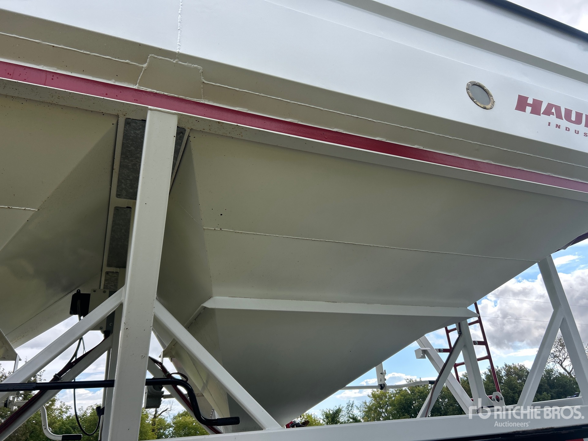 Haul-All 27 FT TRI/A SUPER B-TRAIN LEAD