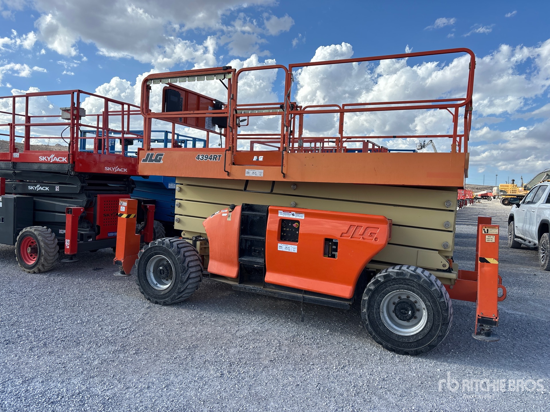 2015 JLG 4394RT