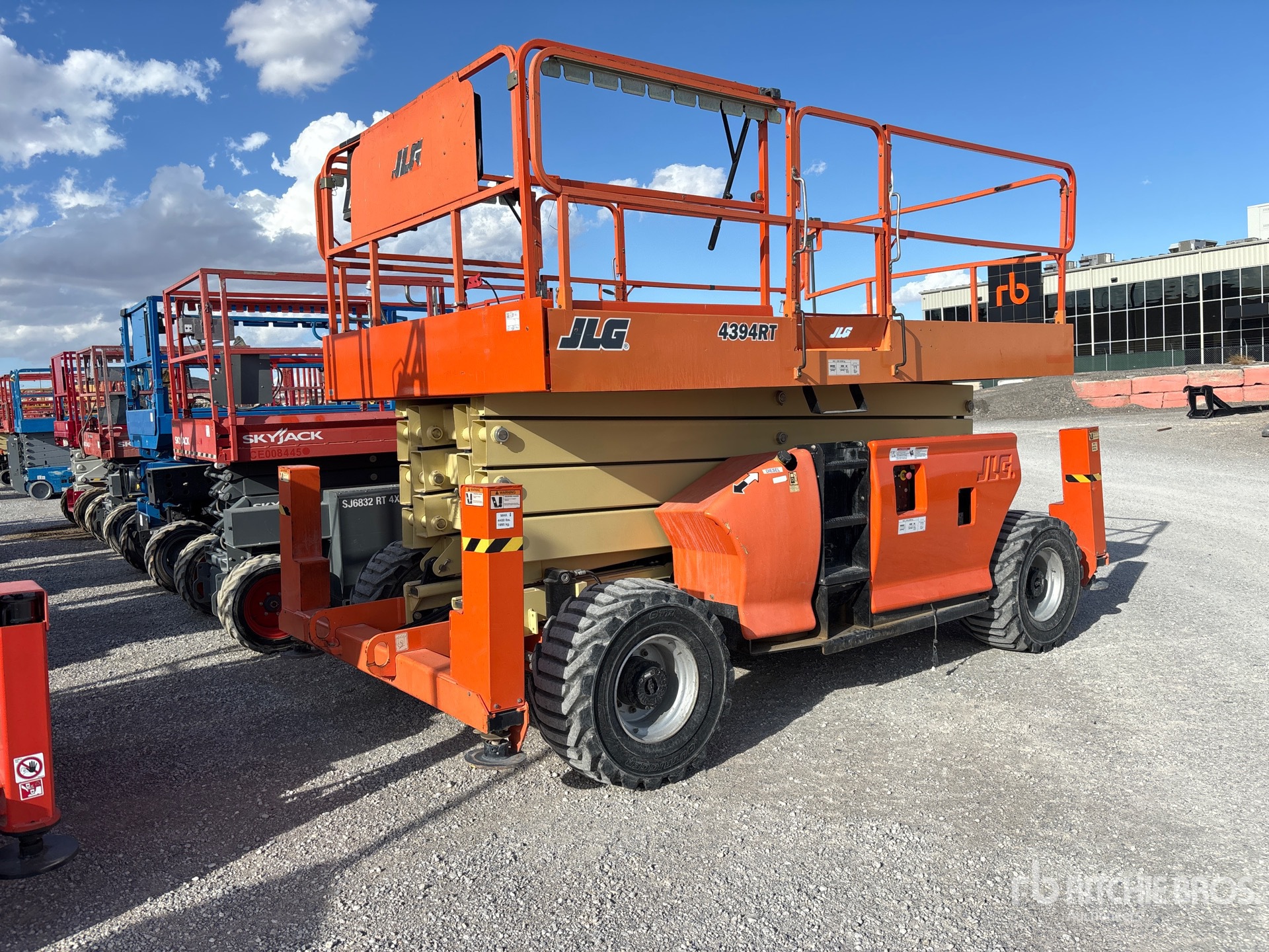 Photo of 2015 JLG 4394RT