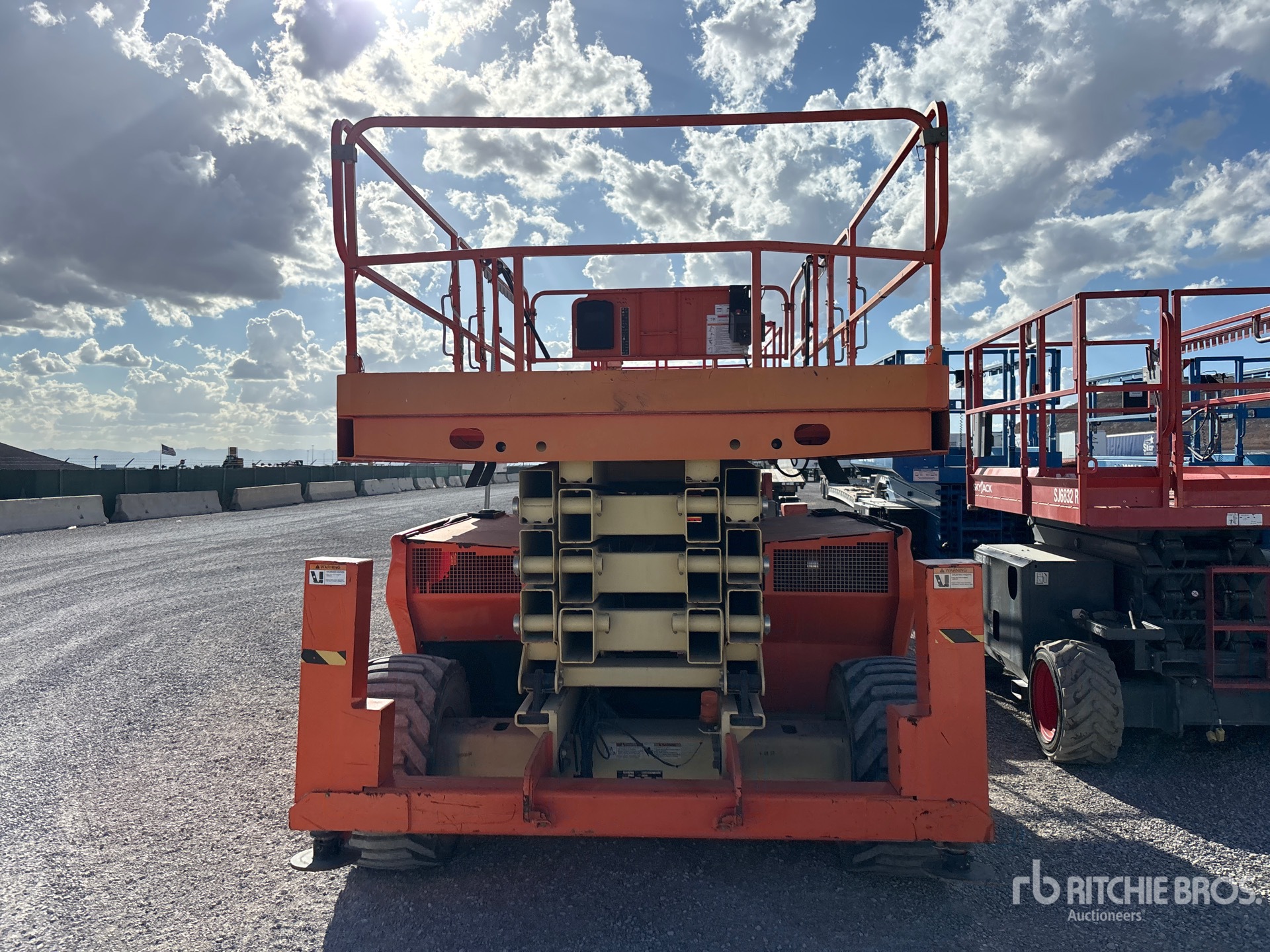 2015 JLG 4394RT