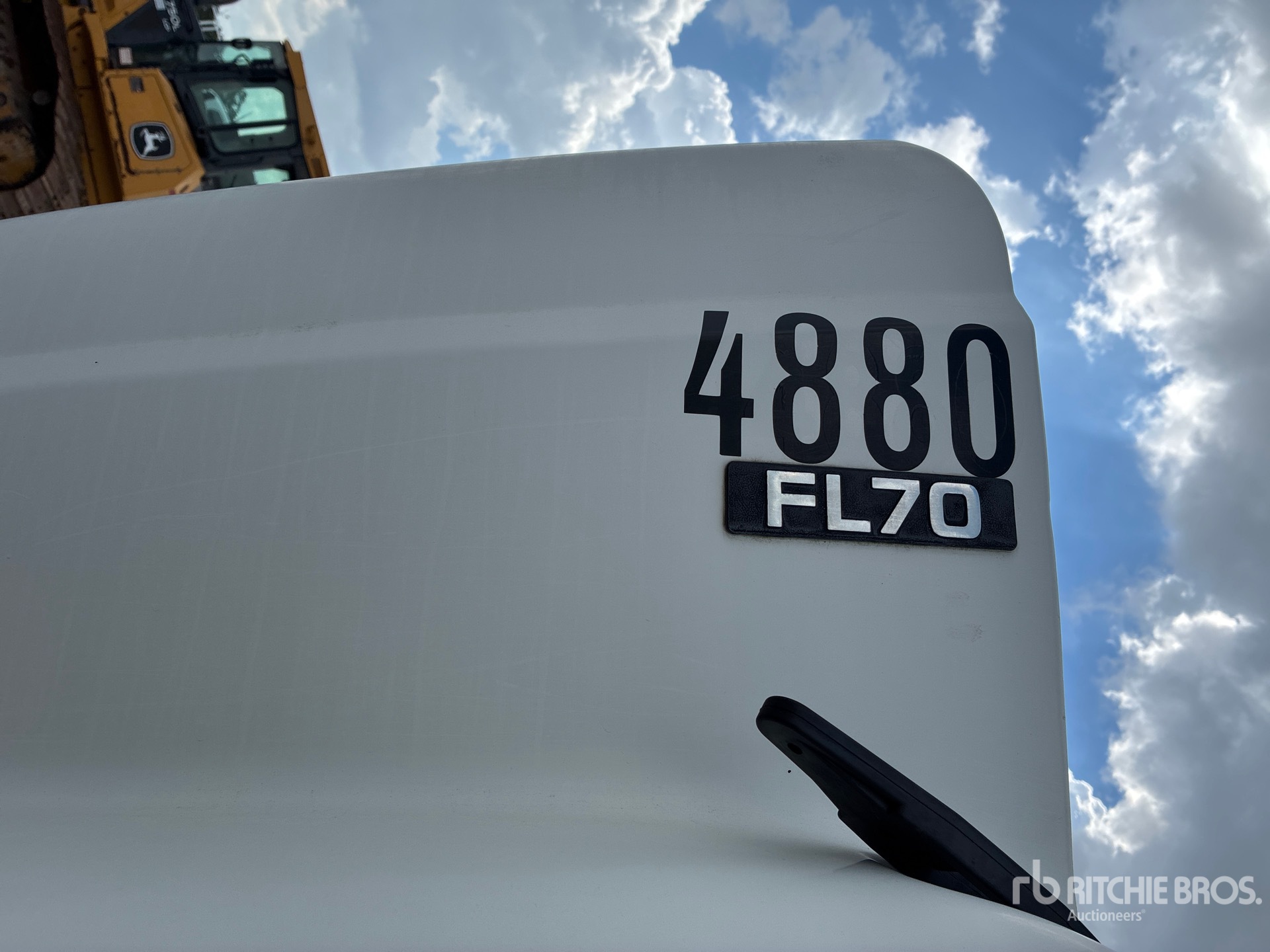 2000 Freightliner FL 70