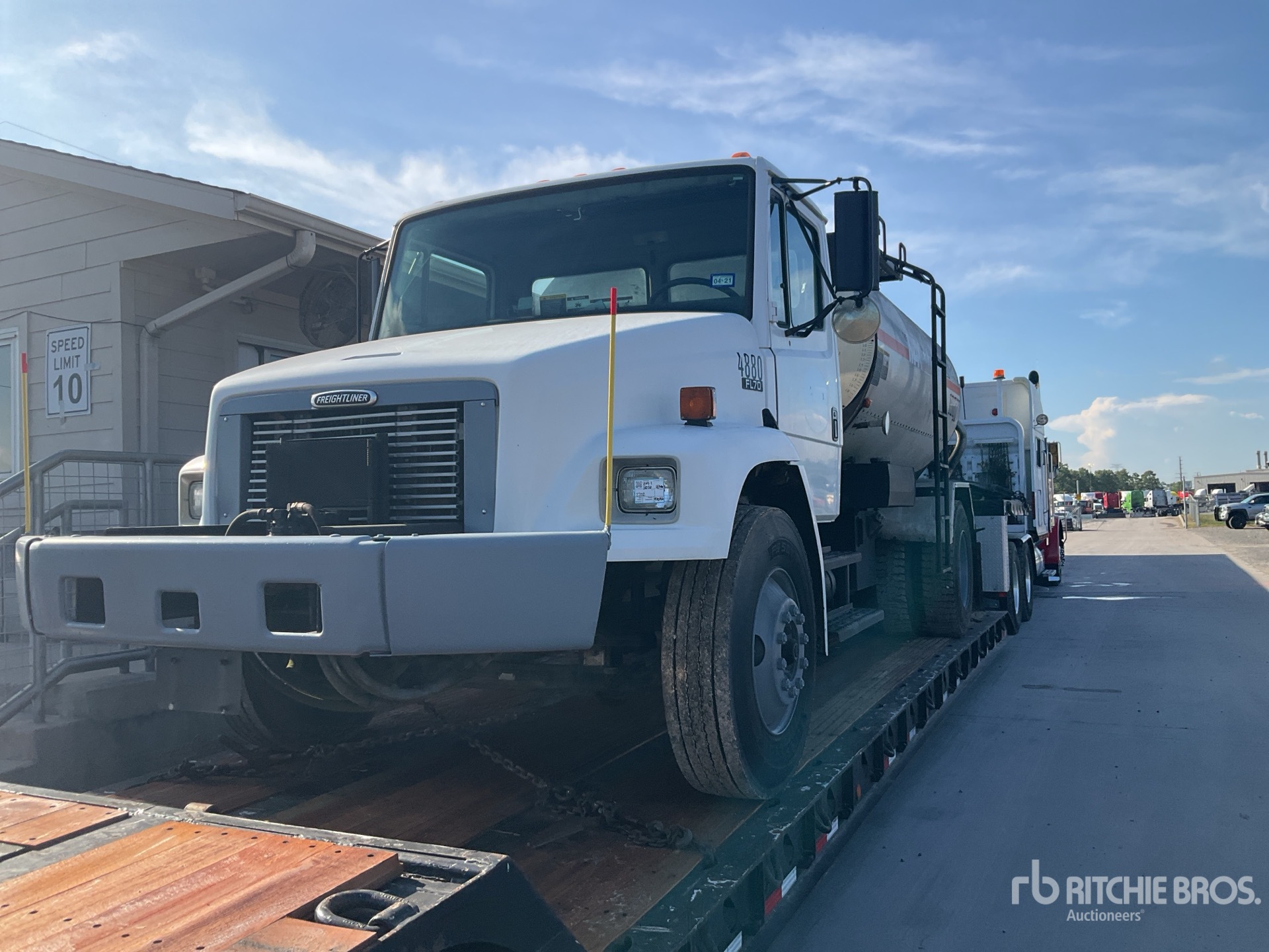 2000 Freightliner FL 70
