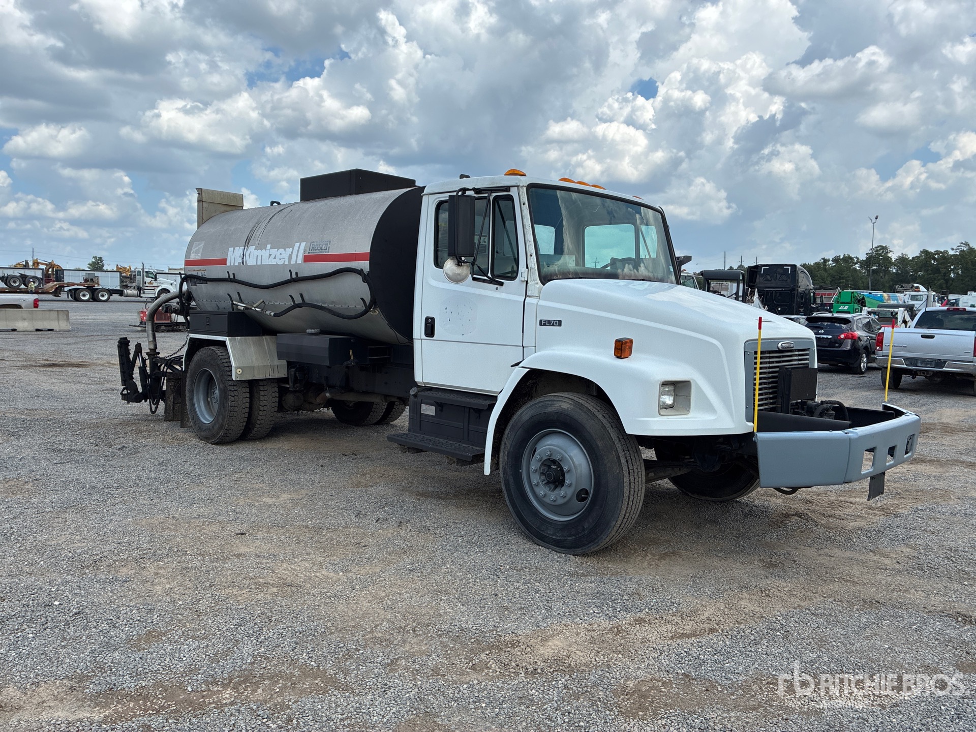 2000 Freightliner FL 70