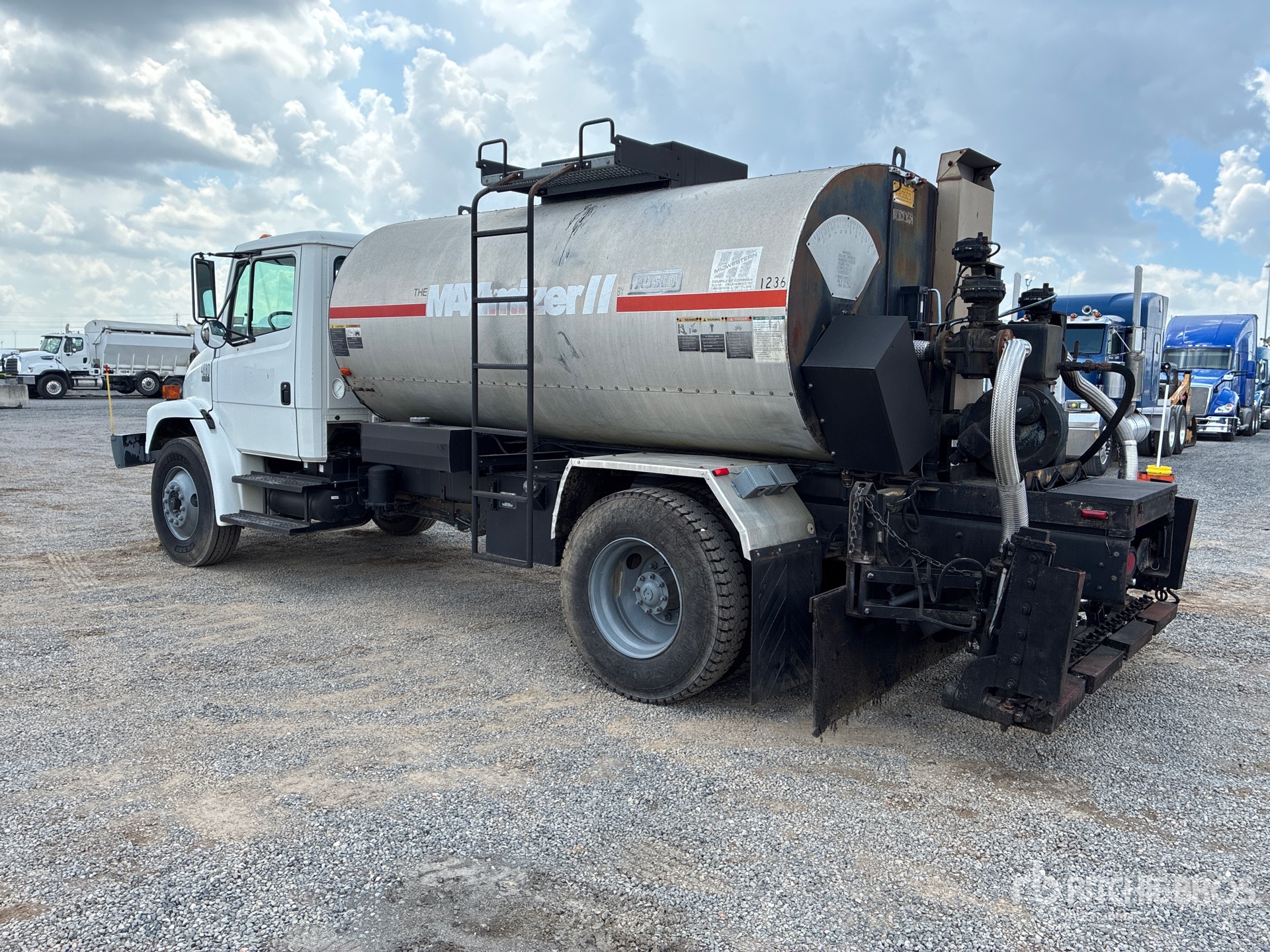 2000 Freightliner FL 70